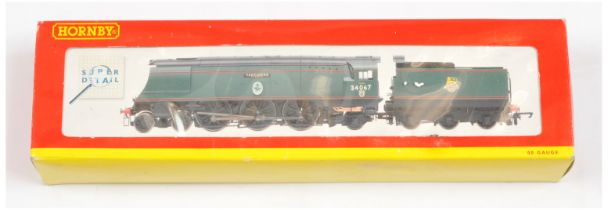 Hornby (China) R2221 4-6-2 BR green Streamlined Battle of Britain Class Loco No.34067 "Tangmere"