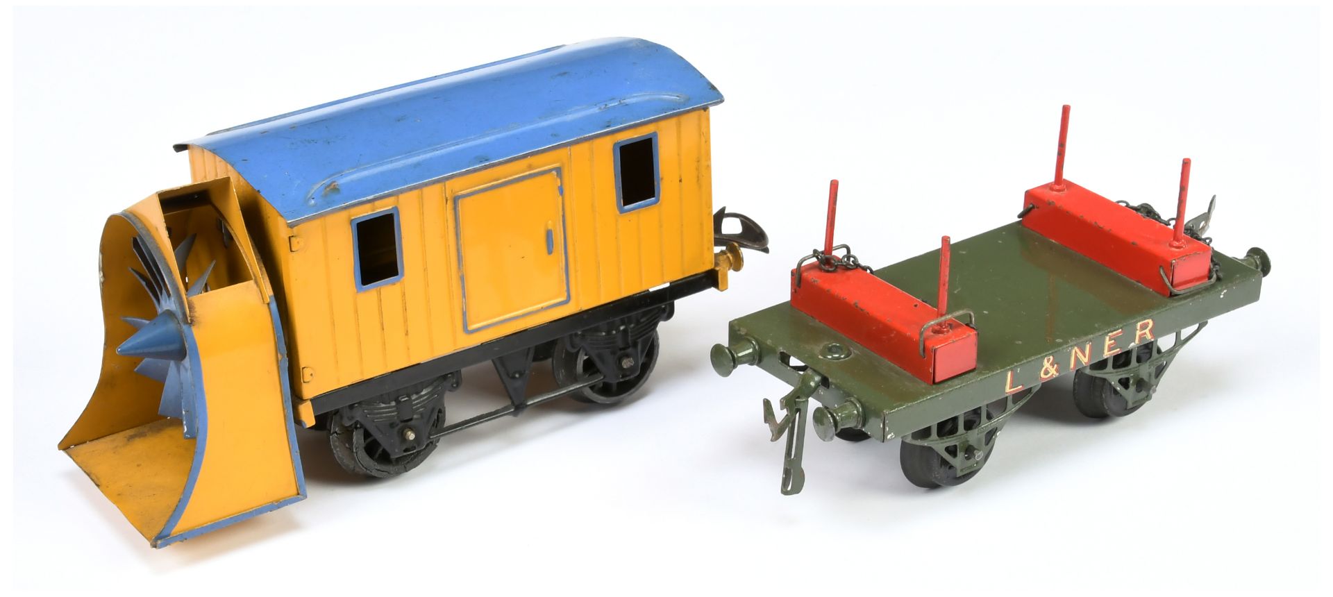 Hornby O Gauge pair of unboxed wagons.
