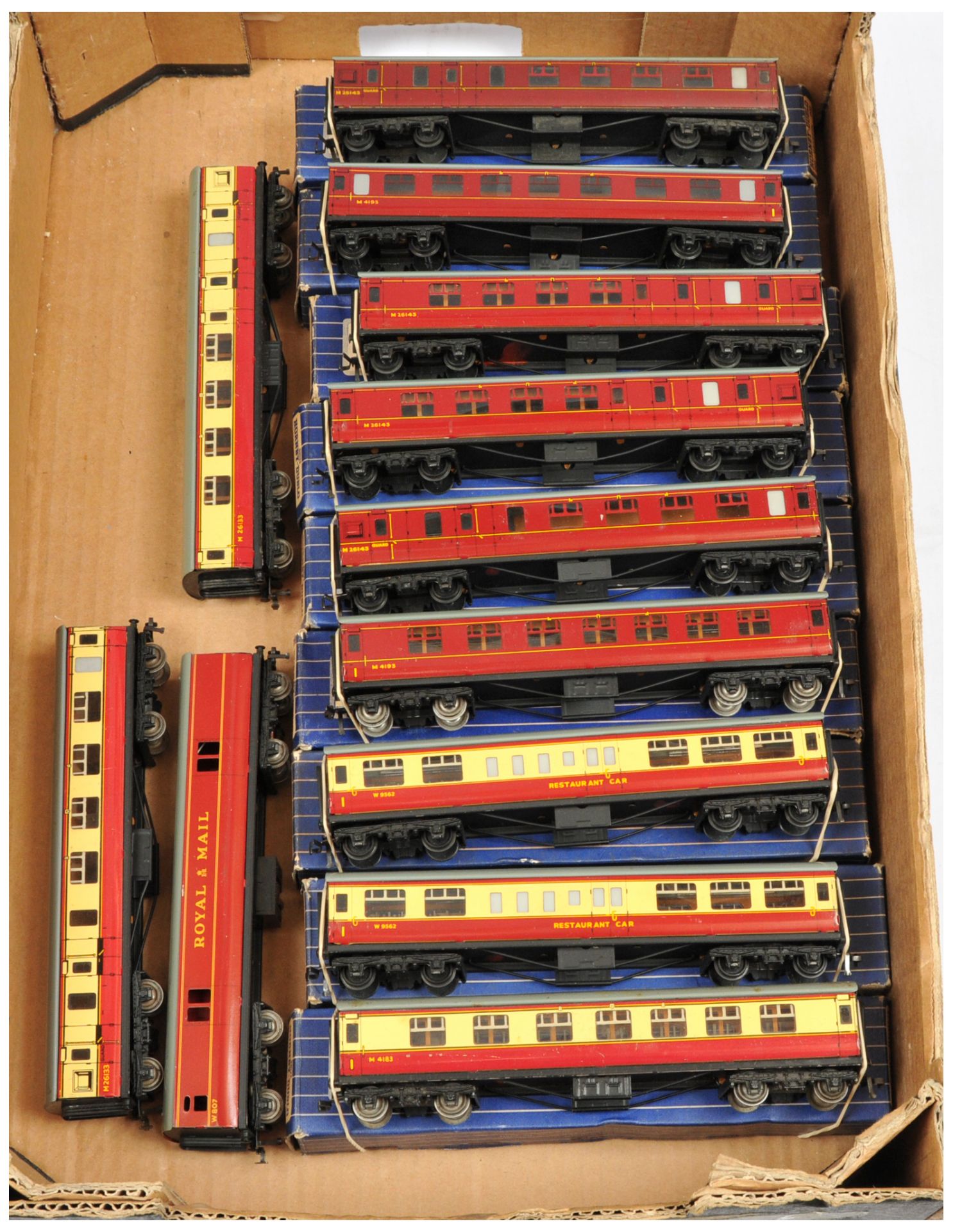 Hornby Dublo a boxed and unboxed group of mixed Coaches to include