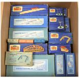 Hornby Dublo a boxed group of buildings and other items including empty boxes to include