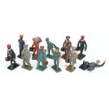 Hornby O gauge or Similar an unboxed group of figures