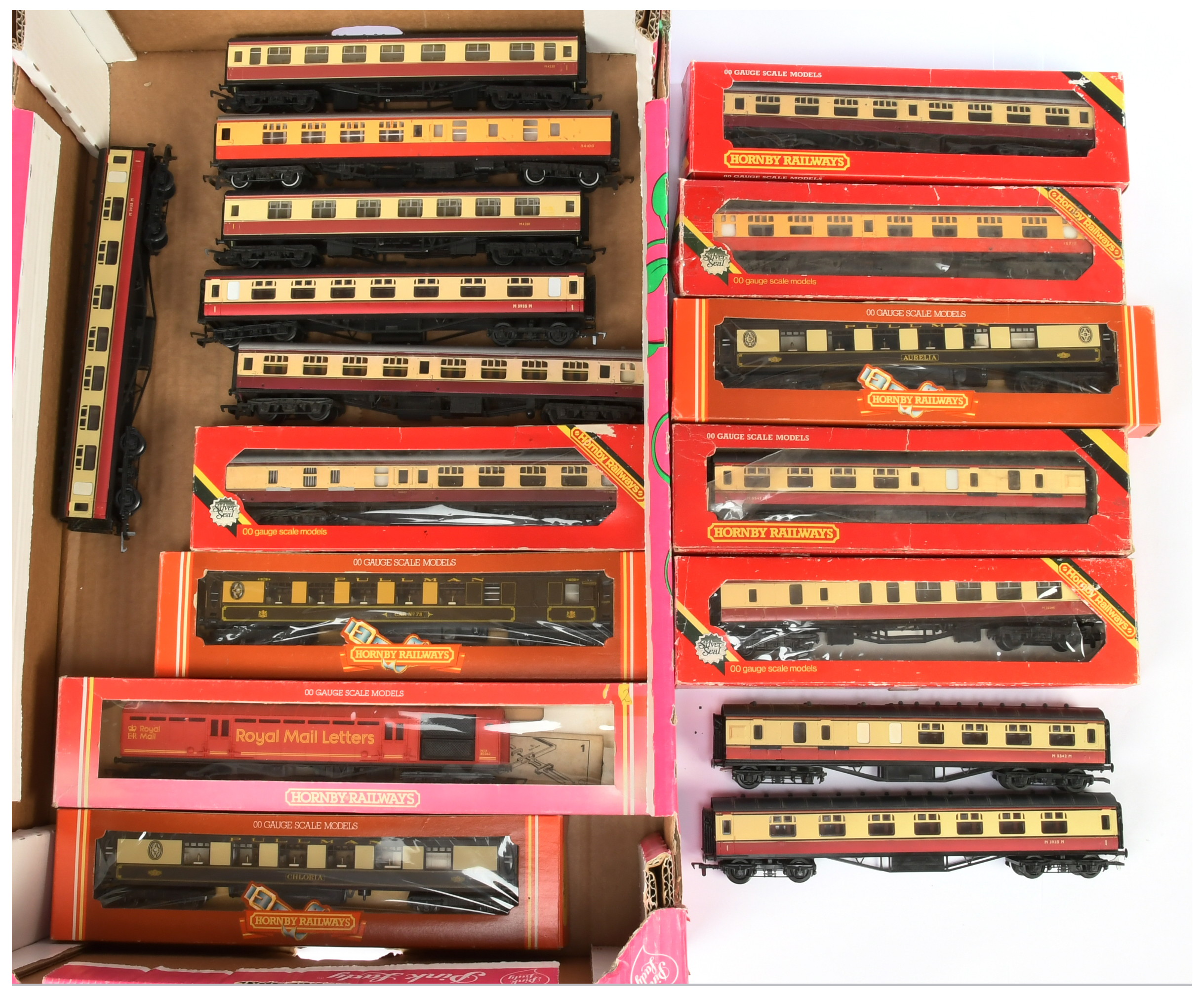 Hornby & Similar a boxed and unboxed group of mixed Coaches to include 