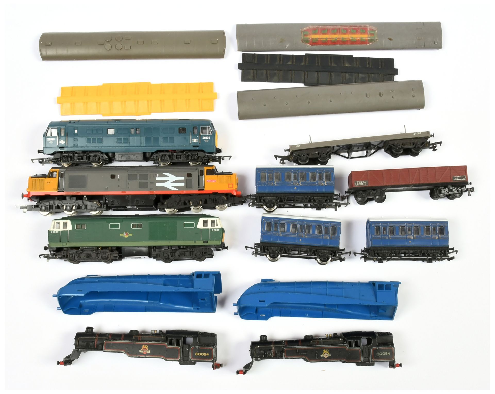 Hornby & Similar an unboxed group comprising of