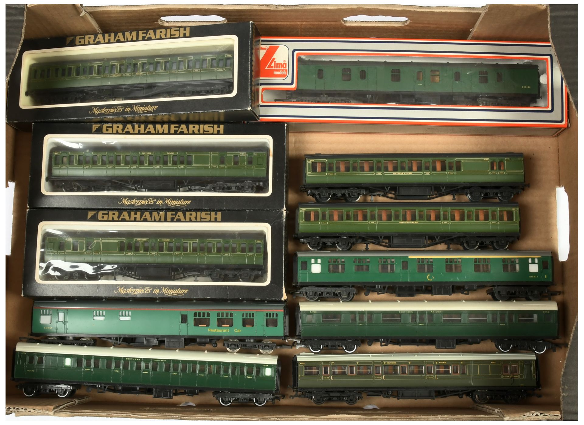 Triang, Hornby, Graham Farish & Similar a boxed and unboxed group of mixed Coaches to include