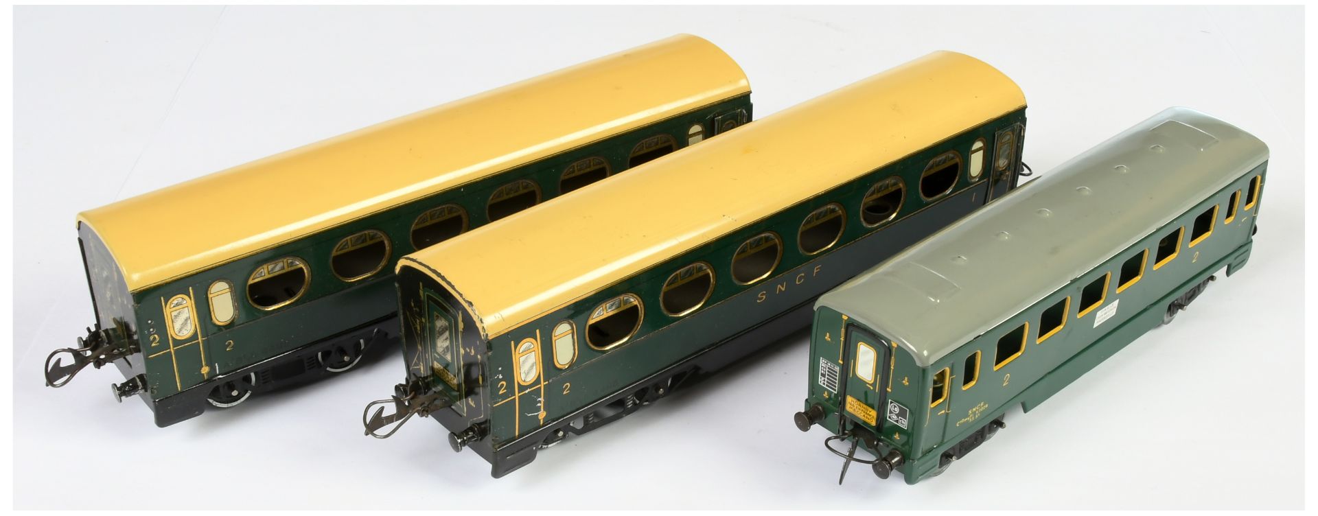 Hornby O Gauge Group of 3x SNCF passenger coaches.
