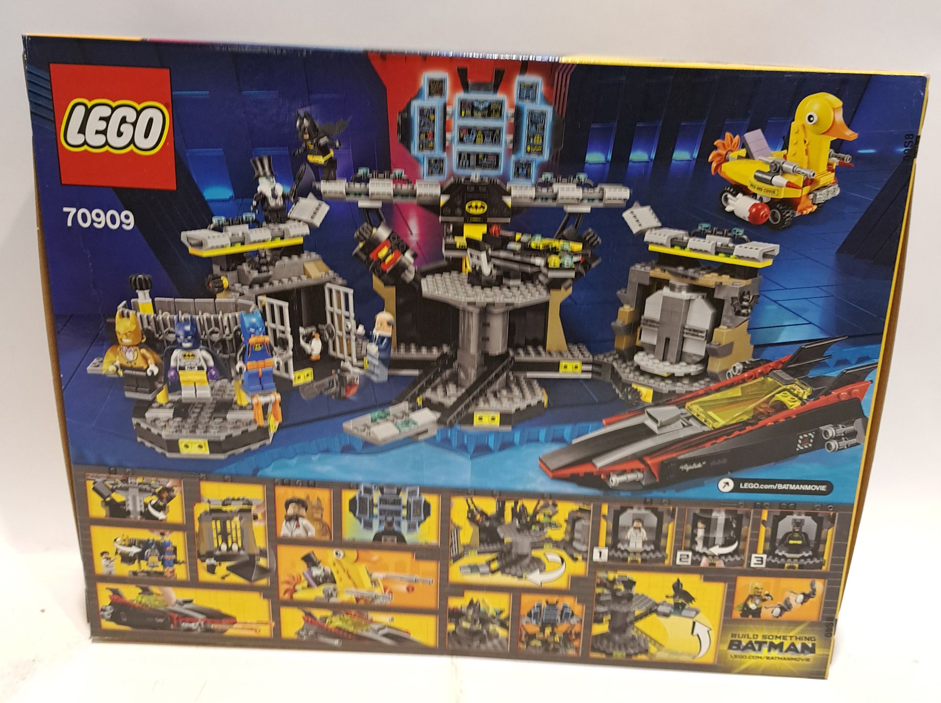 Lego 70909 The Batman Movie - Batcave Break-in, within Excellent Plus sealed packaging (minor mar... - Image 2 of 2