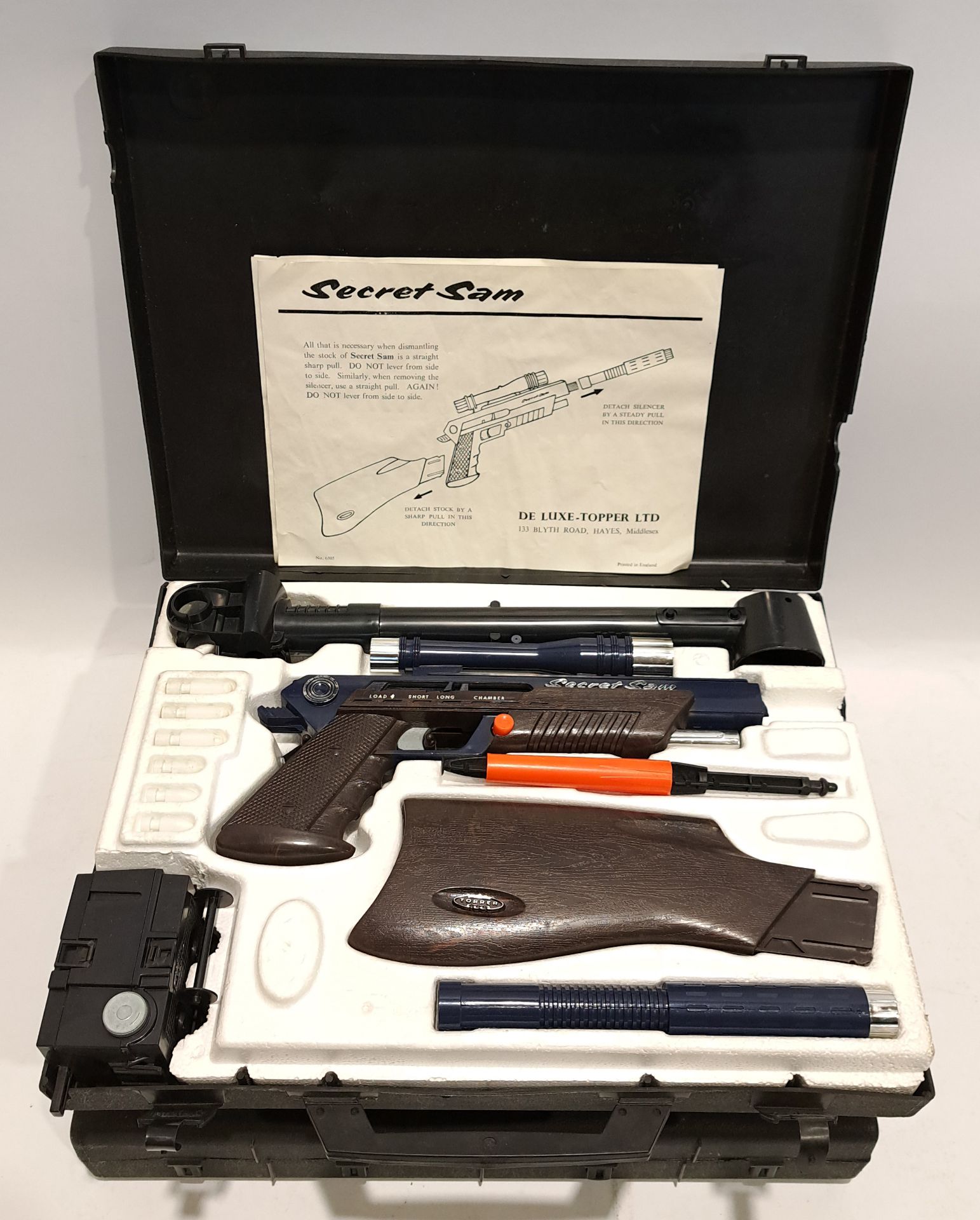 De Lux Toy Company Secert Sam Gun Case & Attachtments  - Image 2 of 2