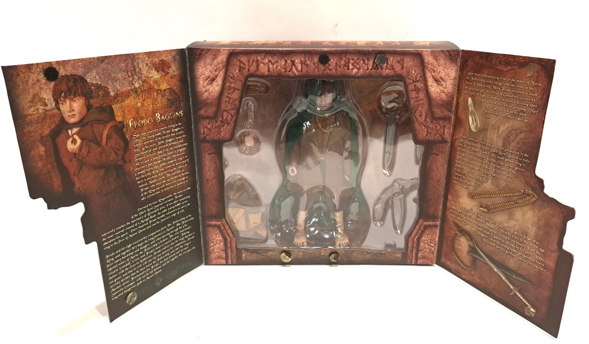 Sideshow Collectibles The Lord of the Rings The Fellowship of the Ring Frodo Baggins1:6 scale col... - Image 2 of 2