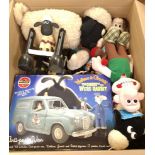 Quantity of Wallace & Gromit Collectibles 