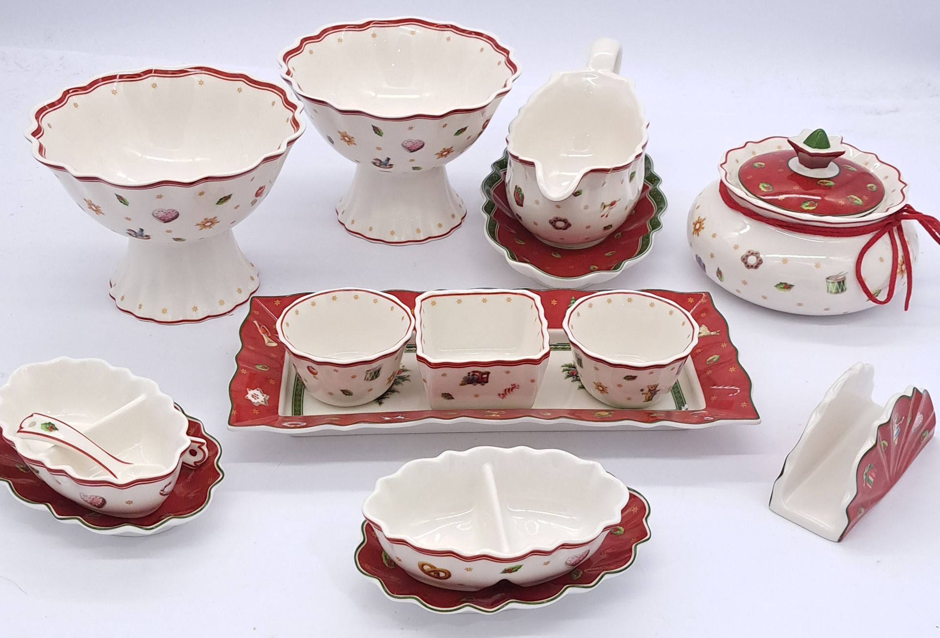 Villeroy & Boch: asssortment of "Toy's Delight" Christmas porcelain dinnerware