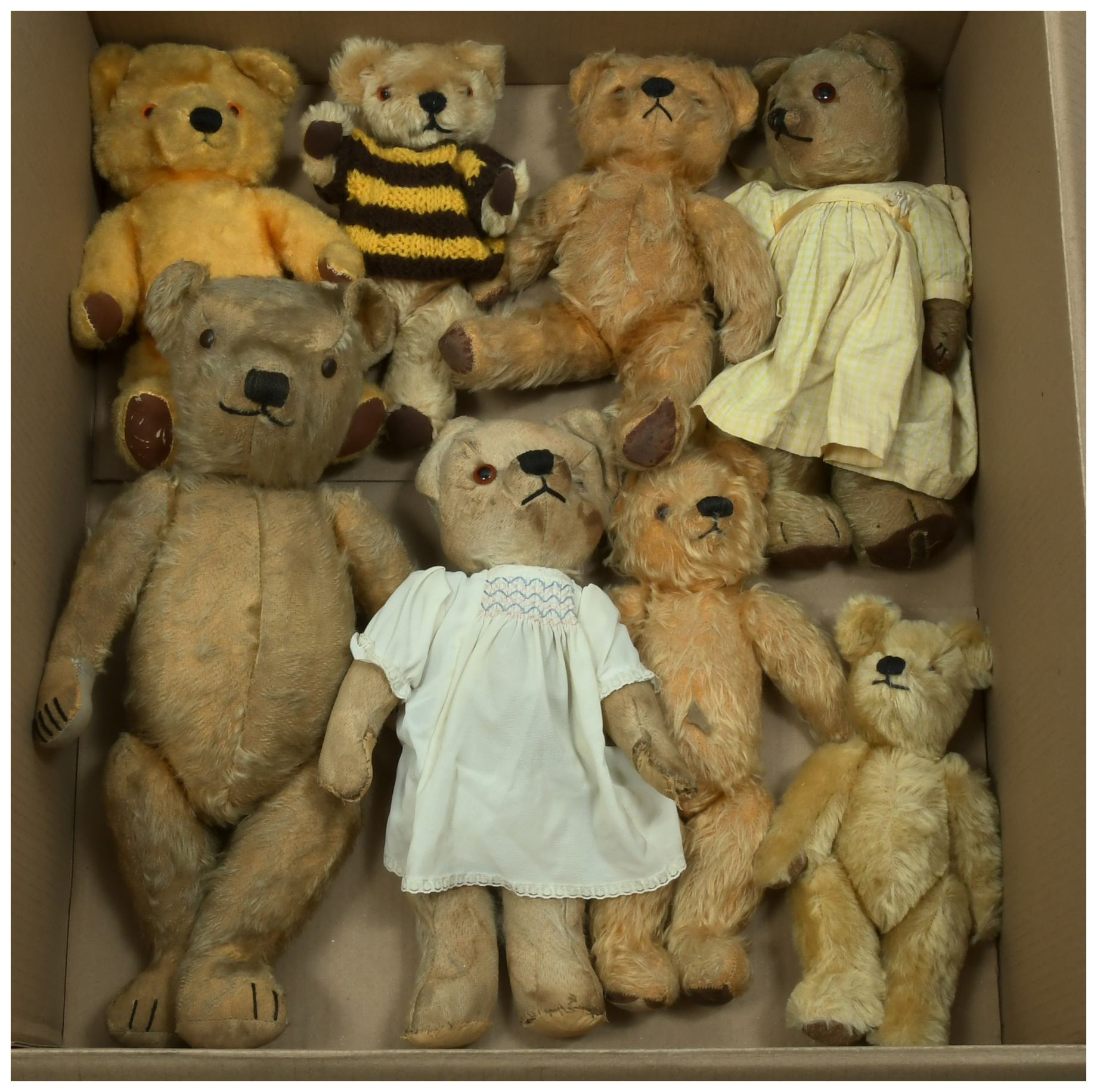 Assortment of vintage teddy bears 