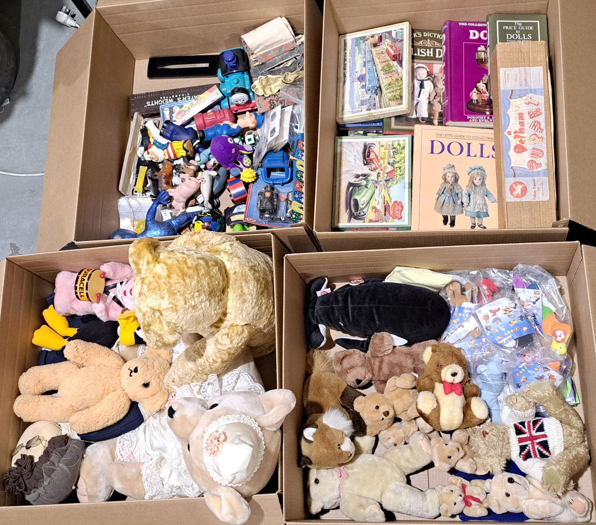 MIxed lot of assorted plush toys, bears and various novelties, plus doll reference books