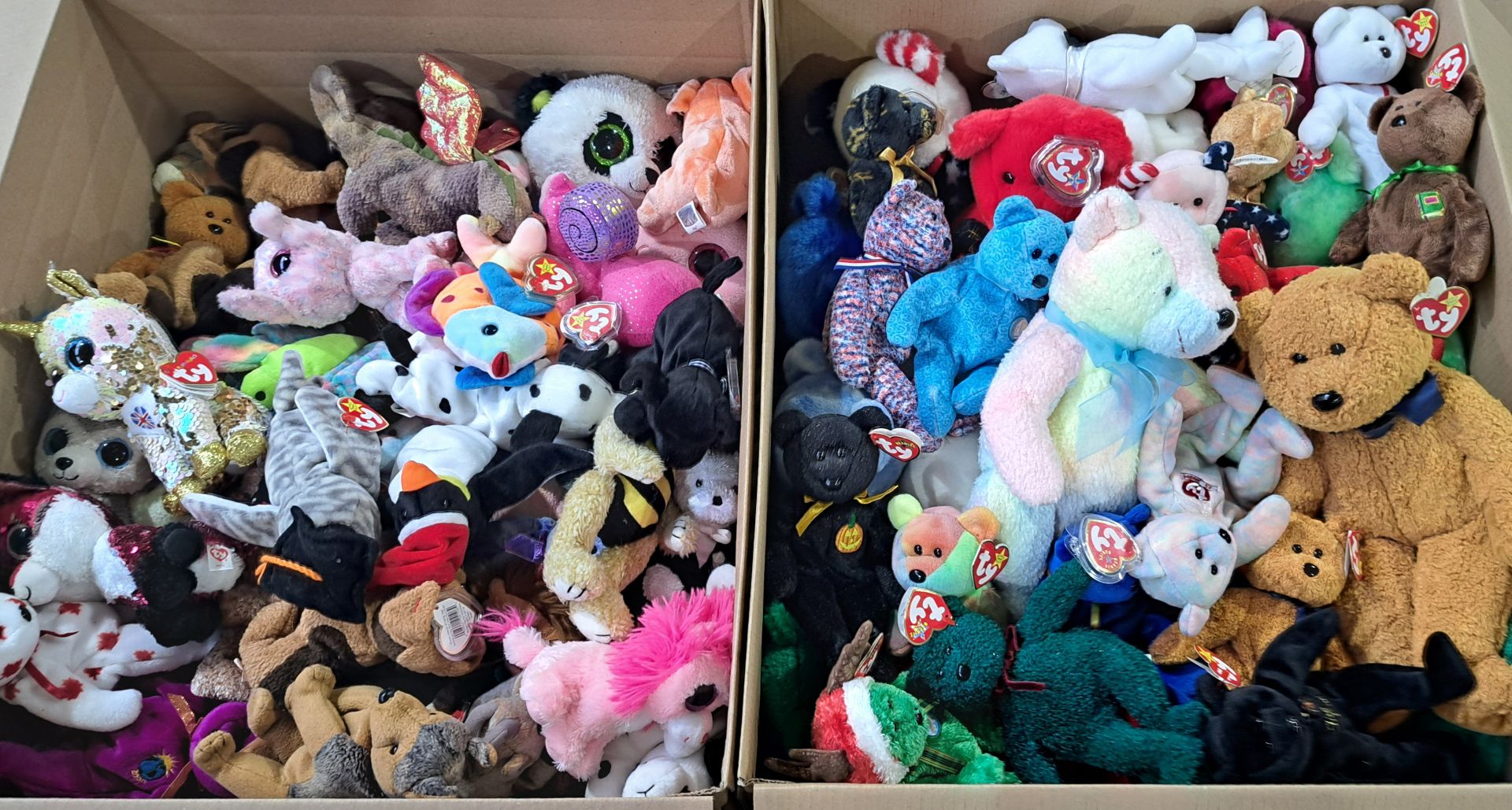 Large assortment of TY Beanie Babies/Beanie Boos