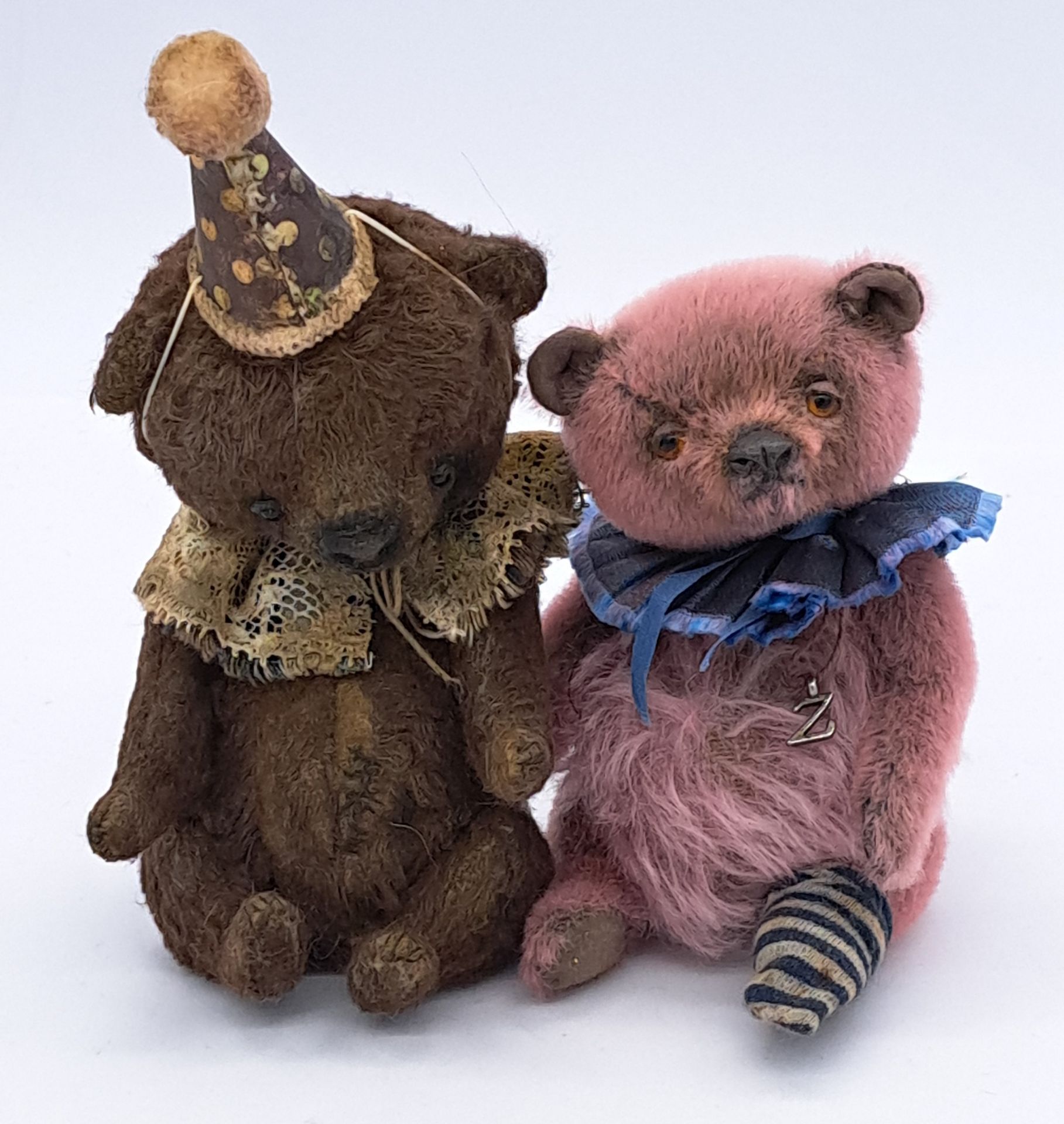 Pair of artist bears (unknown artists)