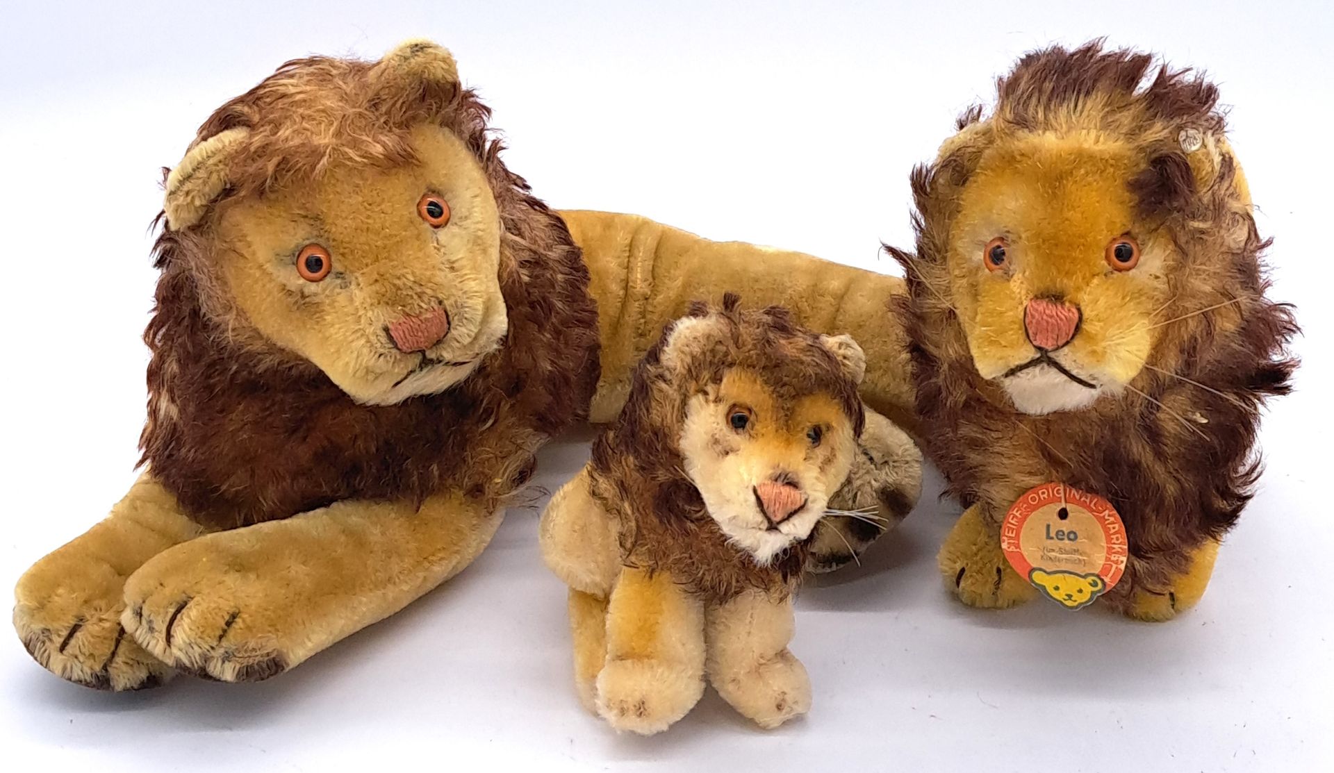 Steiff trio of vintage mohair Leo lions