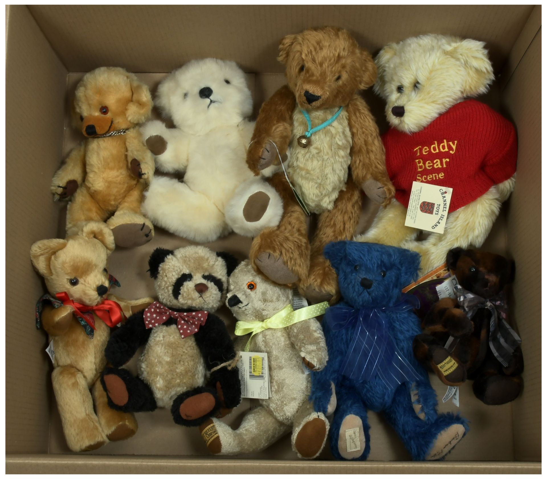 Assortment of modern teddy bears plus vintage Merrythought Cheeky Bear