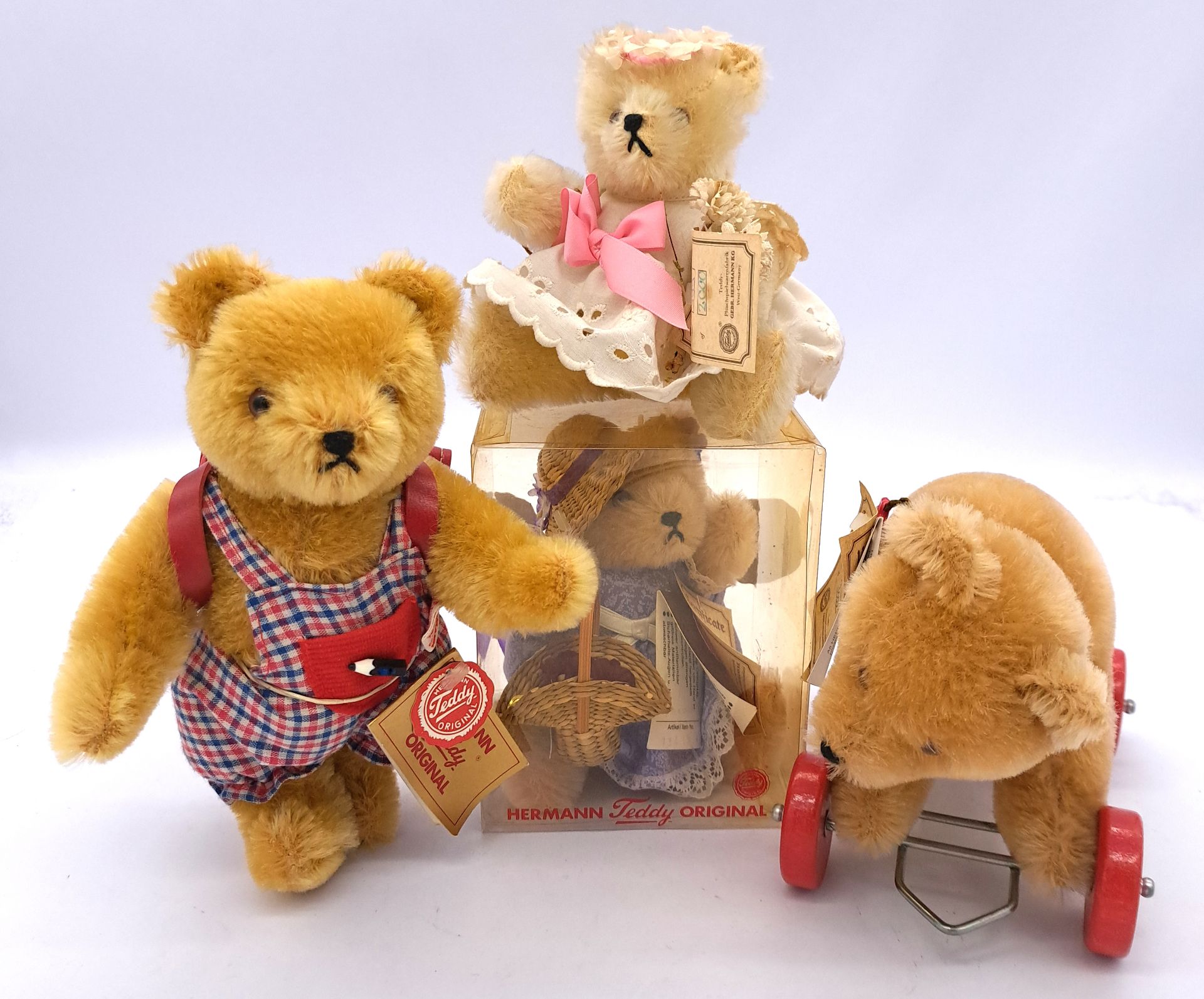 Hermann Teddy Original x eight teddy bears and a hedgehog - Image 2 of 2