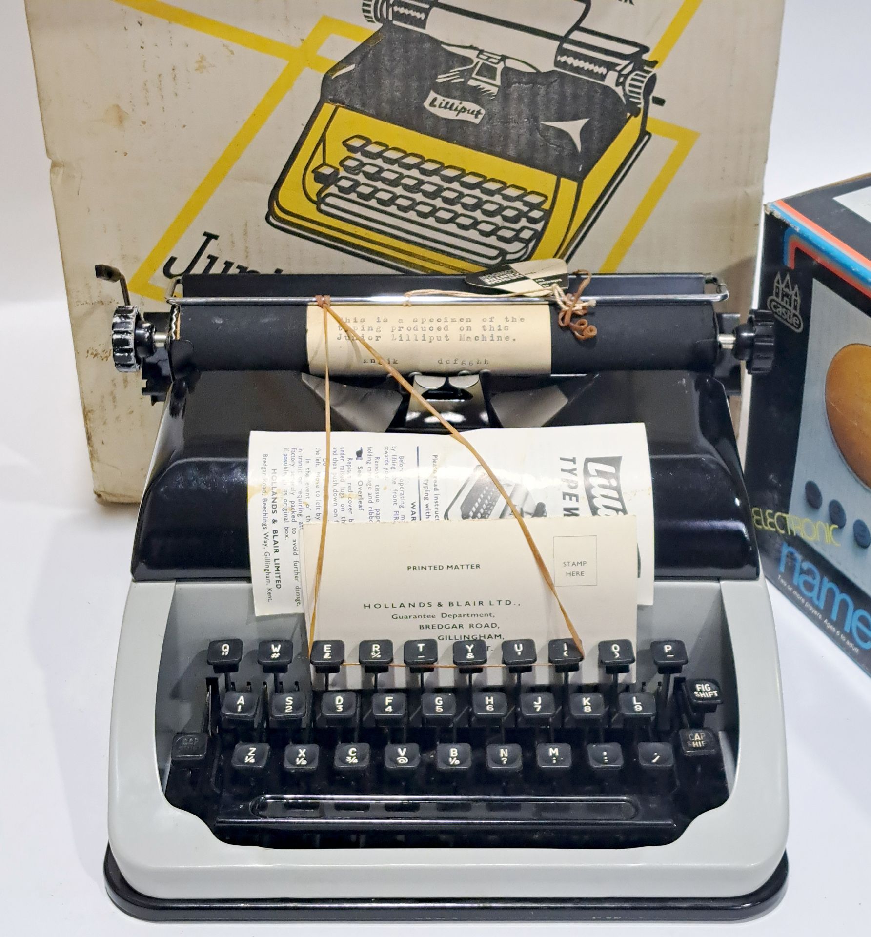 Tri-ang doll's house, Lilliput junior typewriter, plus others - Bild 2 aus 3