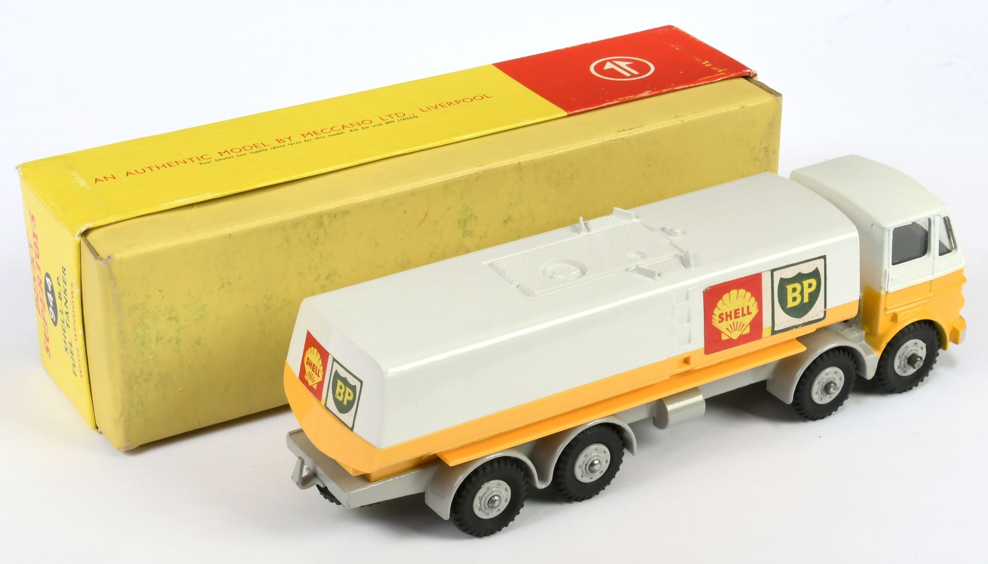 Dinky Toys 944 Leyland Octopus Tanker "Shell-BP" - Two-Tone yellow and white, grey plastic hubs, ... - Image 2 of 2