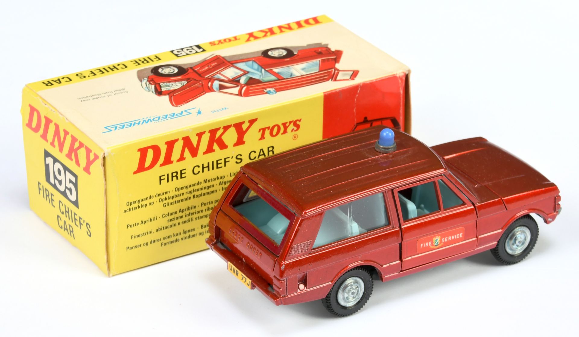 Dinky Toys 195 Range Rover "Fire Chief" - Metallic red body, light blue interior, mid-blue solid ... - Bild 2 aus 2