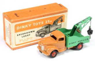 Dinky Toys 25X Commer Breakdown Lorry - Tan body and chassis, mid-green back and jib, silver trim...