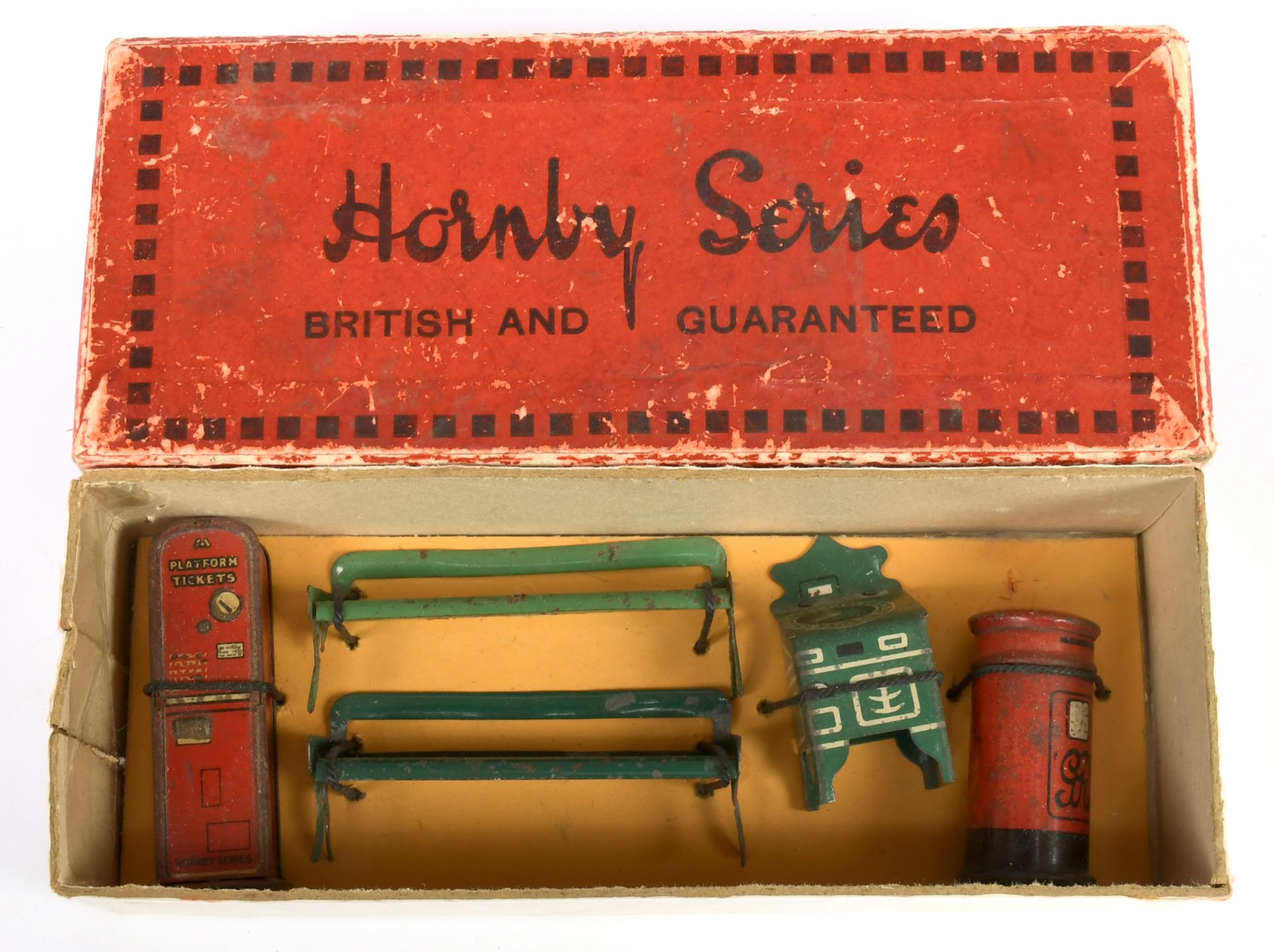 Hornby Series Railway Accessories 3  - containing 5 Tinplate pieces - including benches and pilla...