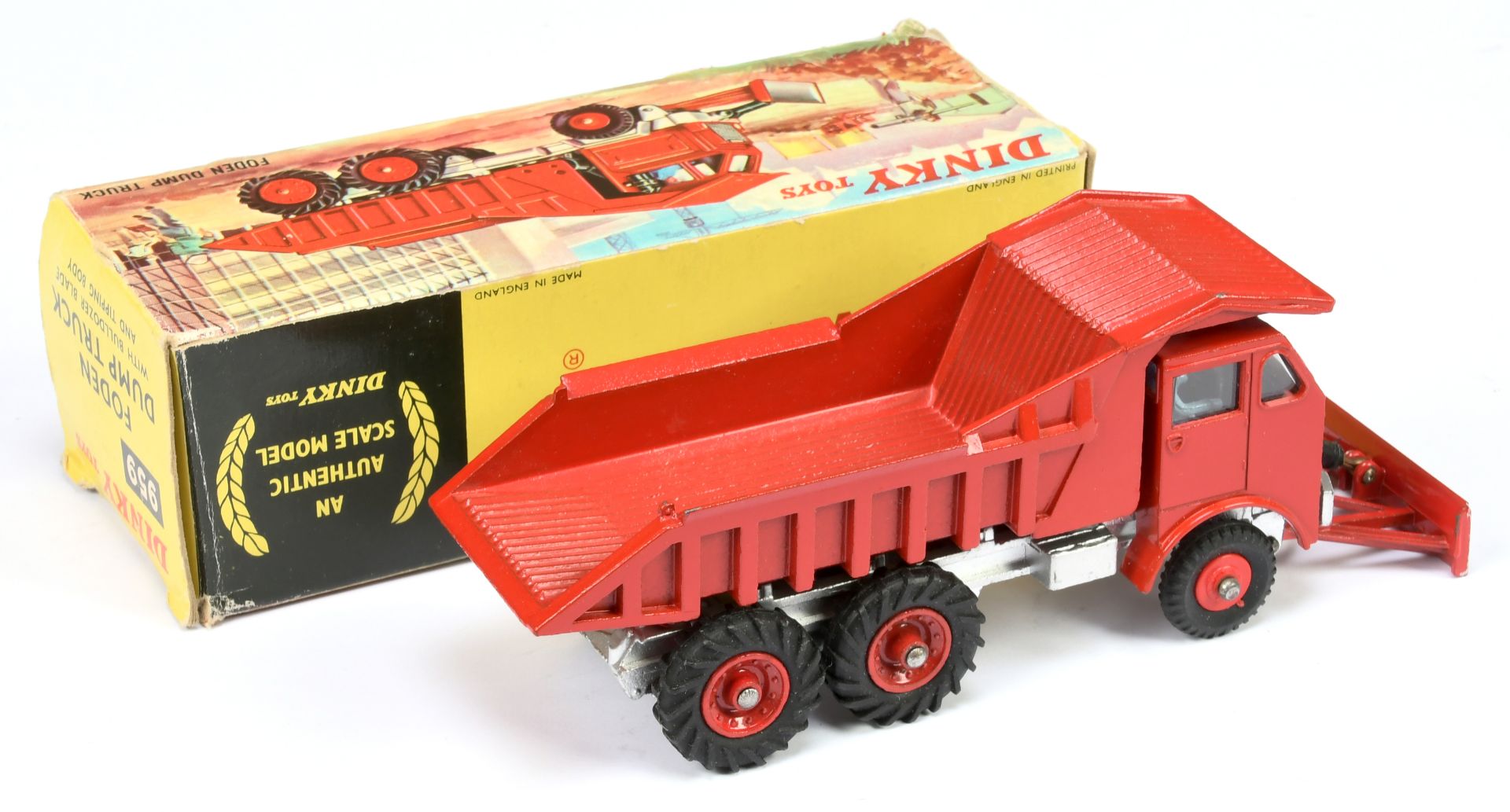 Dinky Toys 959 Foden Dump truck With Front Blade - Red cab, tipper, blade and hubs (plastic to fr... - Bild 2 aus 2