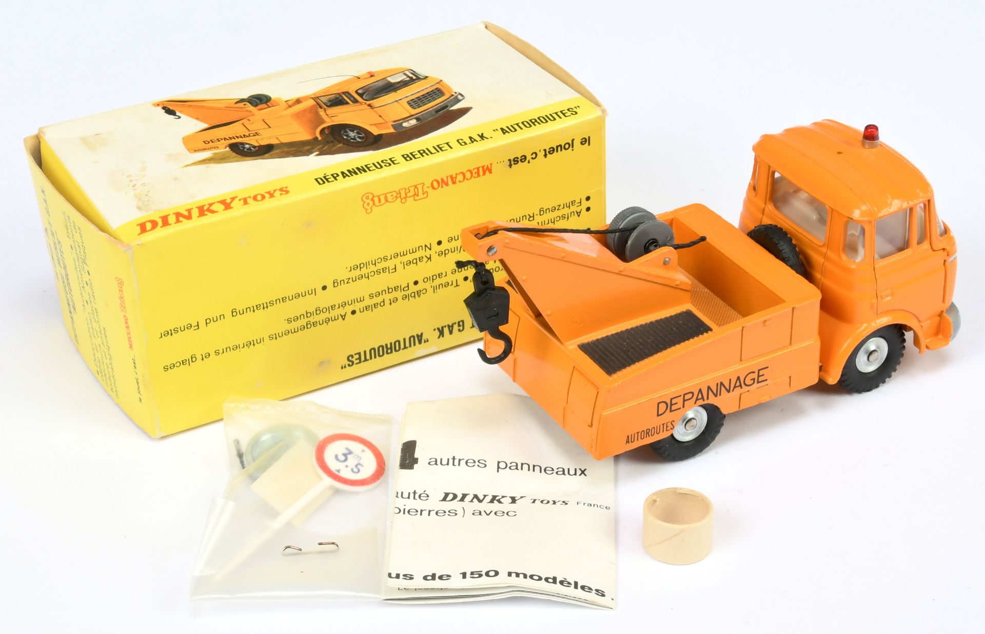 French Dinky Toys 589A Berliet Breakdown Truck - Deep yellow body, back and jib,black platforms, ... - Bild 2 aus 2