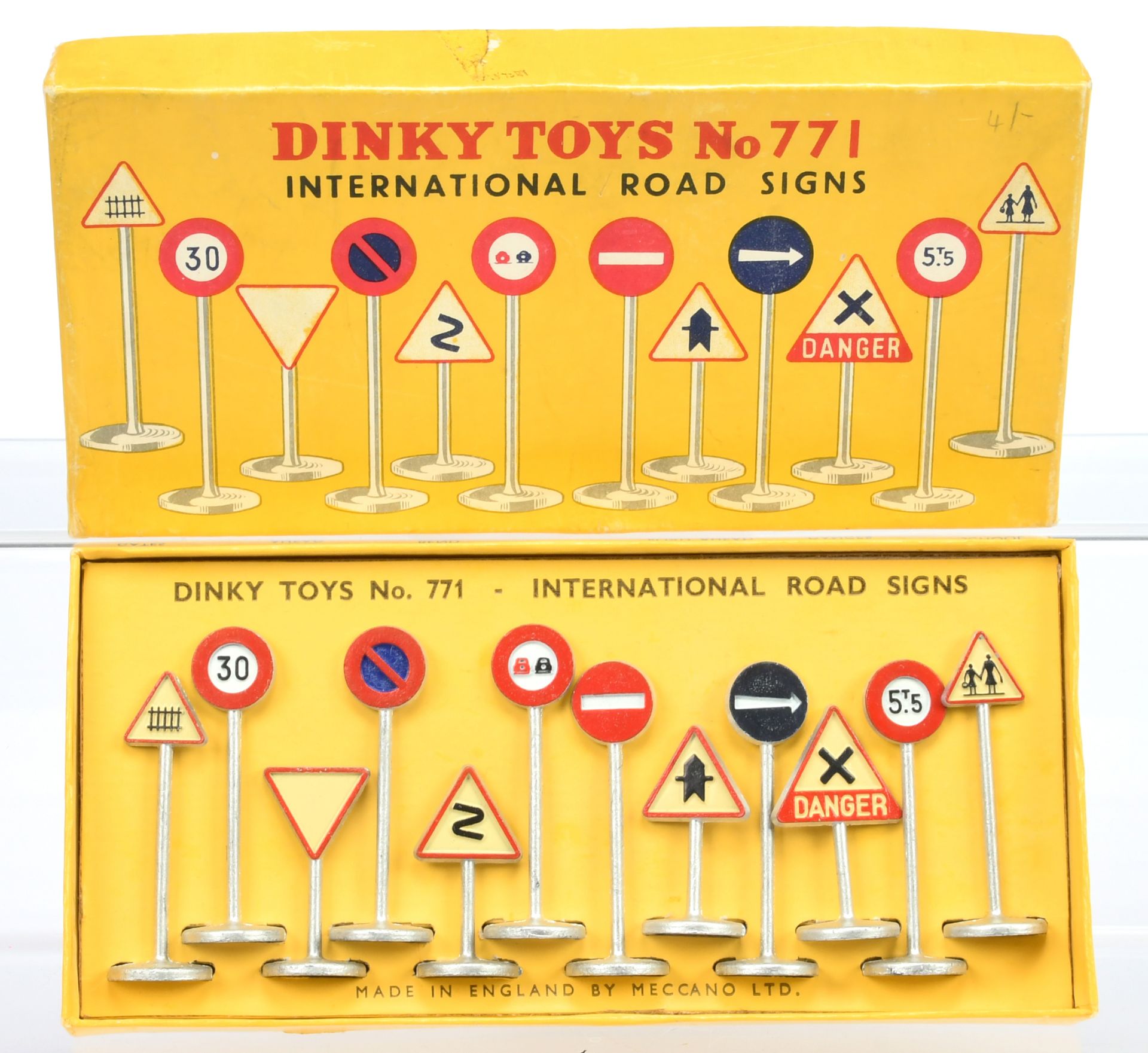 Dinky Toys 771 " International" Road Signs Set - containing 12 pieces - Mainly silver, red and cream