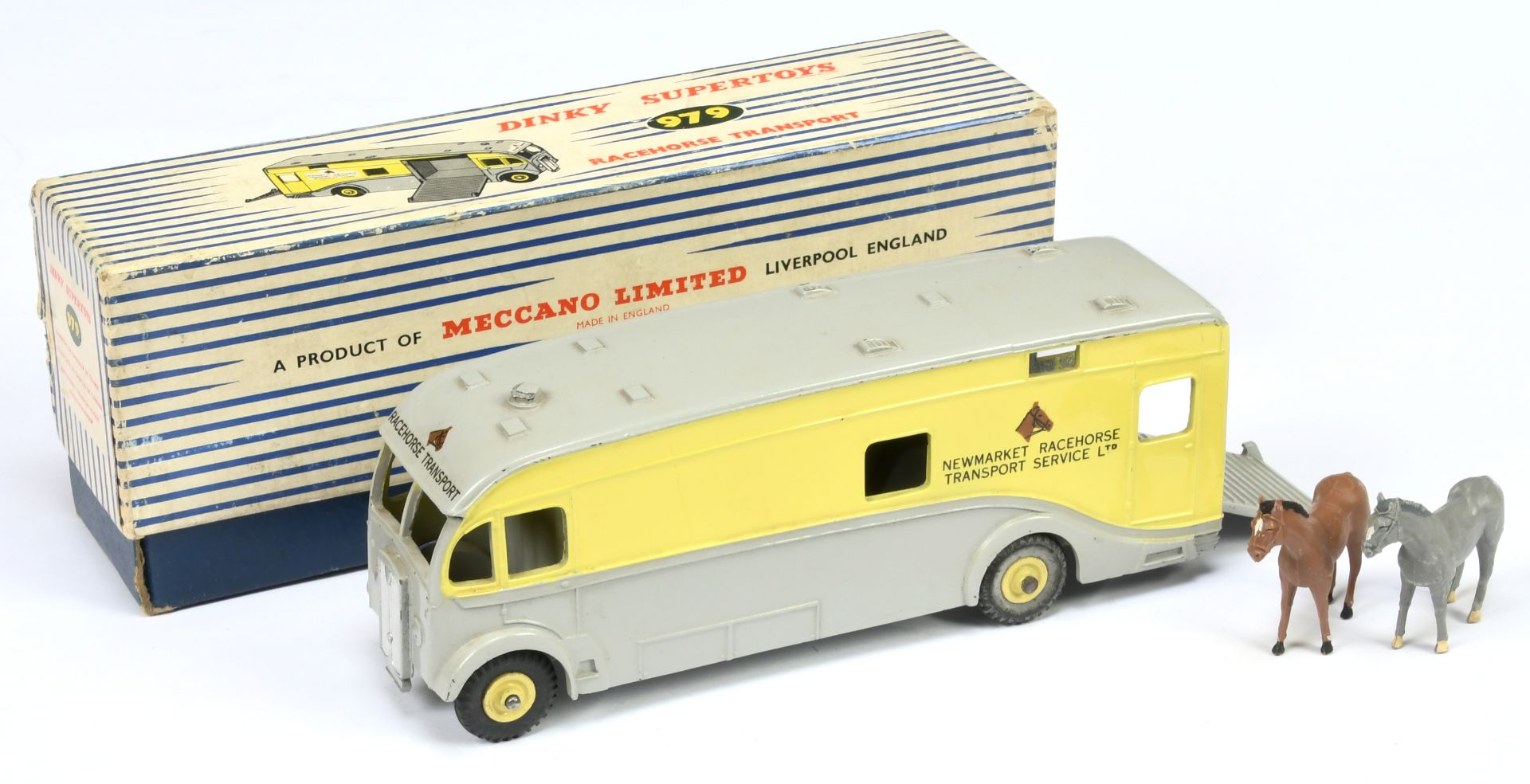 Dinky Toys 979 Racehorse transporter "Newmarket Racehorse transport Service Ltd" - Two-Tone Grey ...