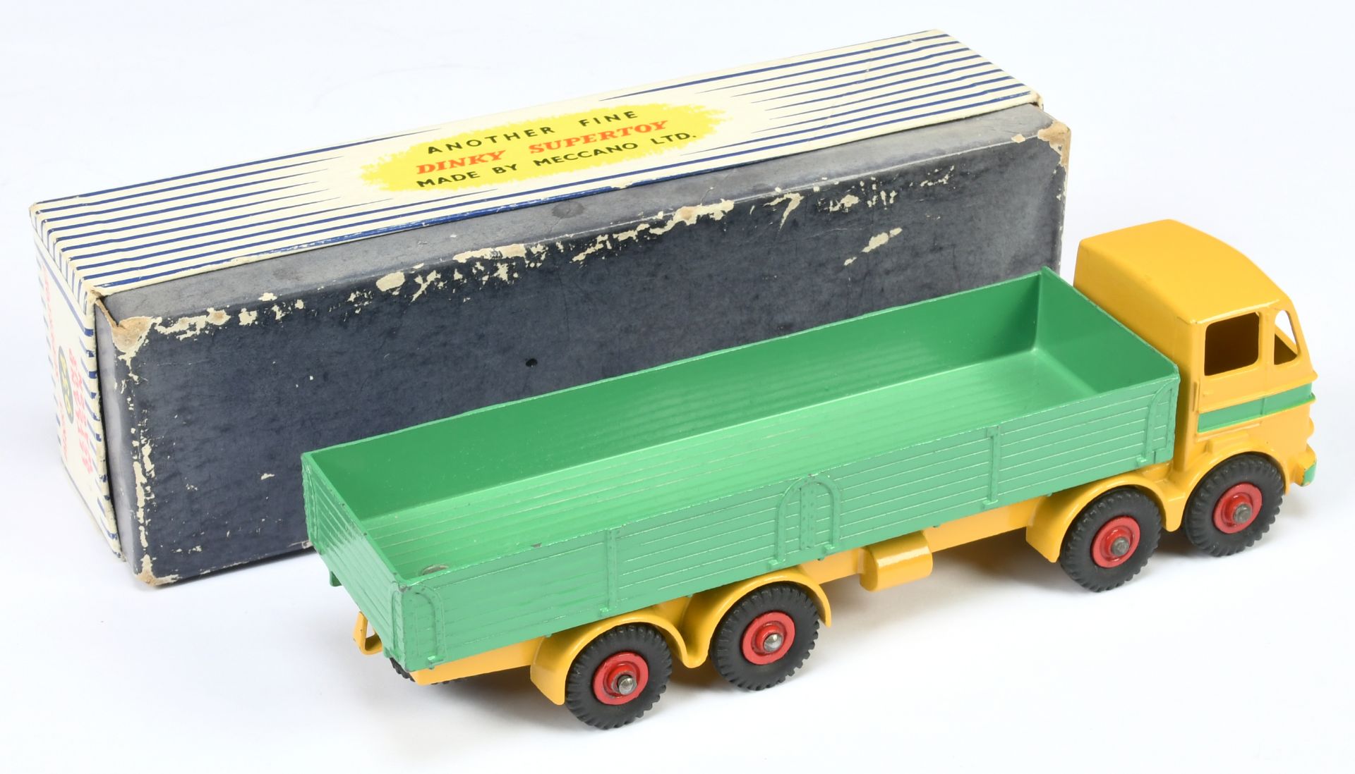 Dinky Toys 934 Leyland Octopus Wagon - Yellow cab and chassis, mid-green back and trim, silver tr... - Image 2 of 2