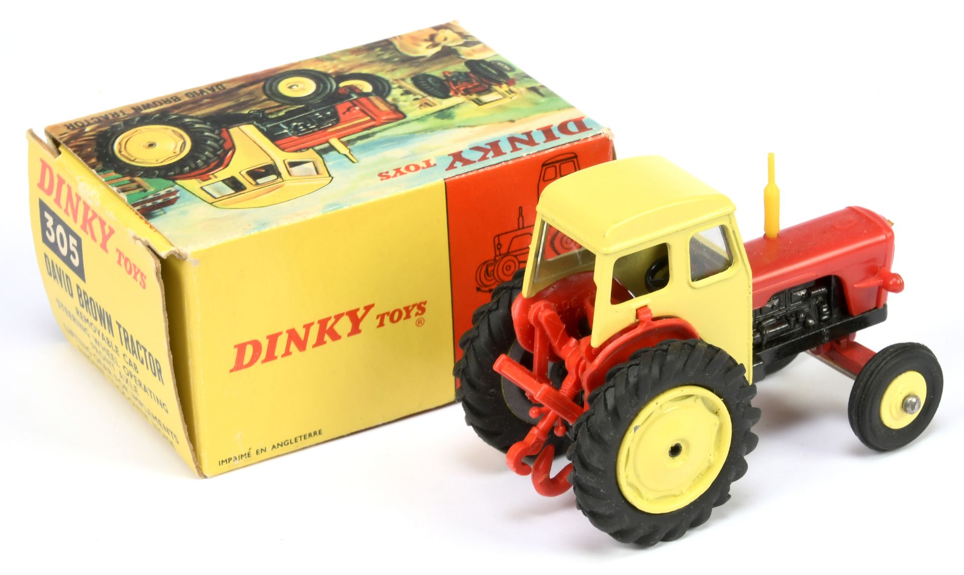 Dinky Toys 305 David Brown Tractor - Red, pale yellow cab and hubs (plastic to front), black engi... - Bild 2 aus 2