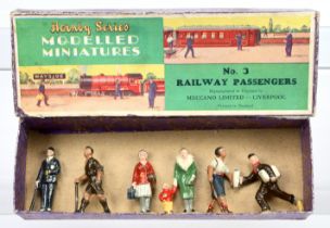 Hornby Series Pre-War Modelled Miniatures 3 "Railway Passengers" Figure Set 