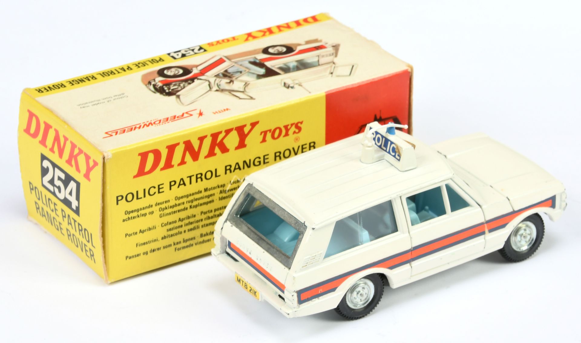 Dinky Toys 254 Range Rover "Police" - White body, light blue interior, roof box and plastic aeria... - Image 2 of 2