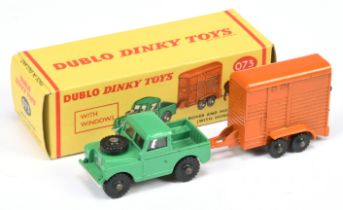 Dinky Toys Dublo 073 Land Rover with Horse Box - Mid-green Land Rover with silver trim, metal tow...