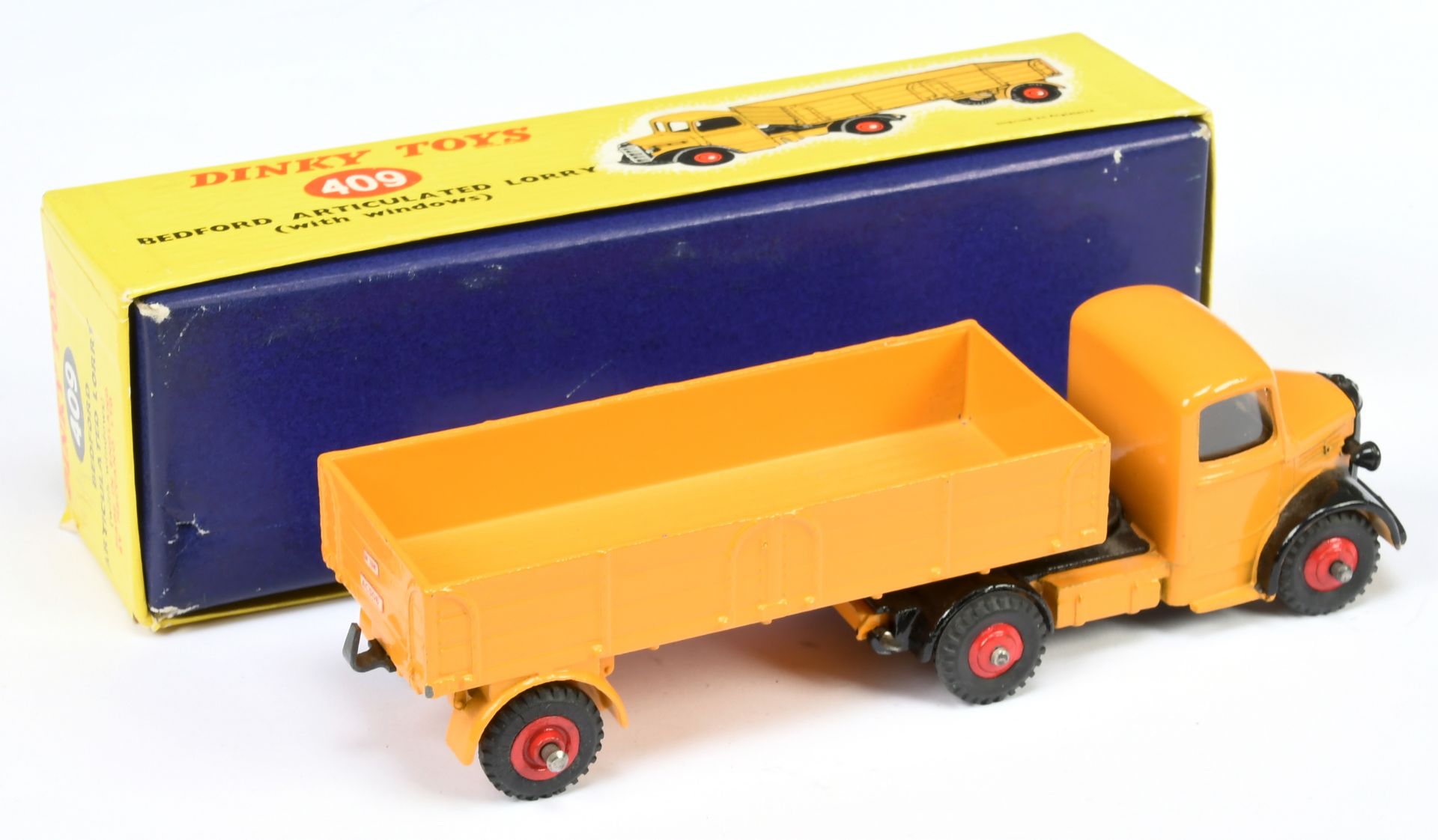 Dinky Toys 409 Bedford Articulated  Lorry - Deep Yellow cab and trailer, black,with windows, red ... - Bild 2 aus 2
