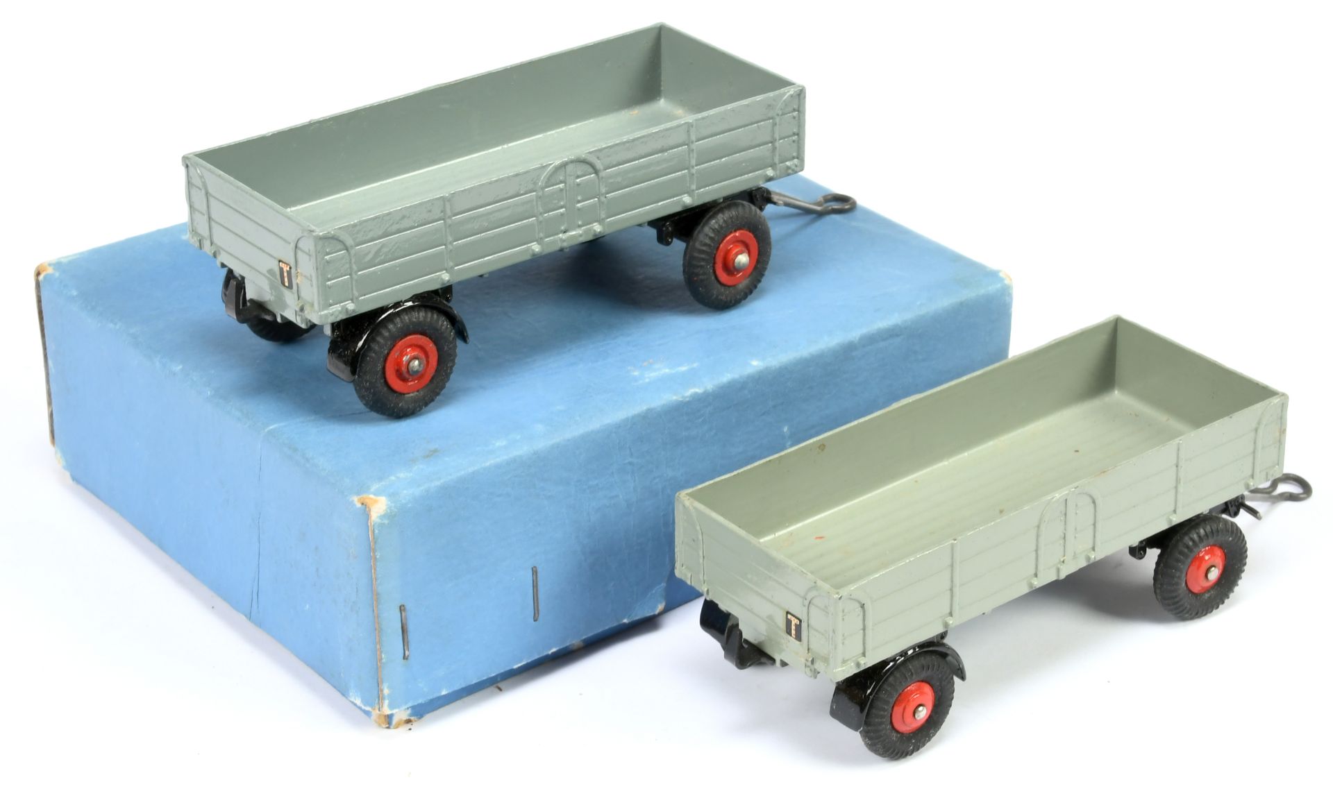 Dinky Toys Trade pack 551 Large Trailer - containing 2 examples - (1) Grey, red supertoy hubs, me... - Bild 2 aus 2