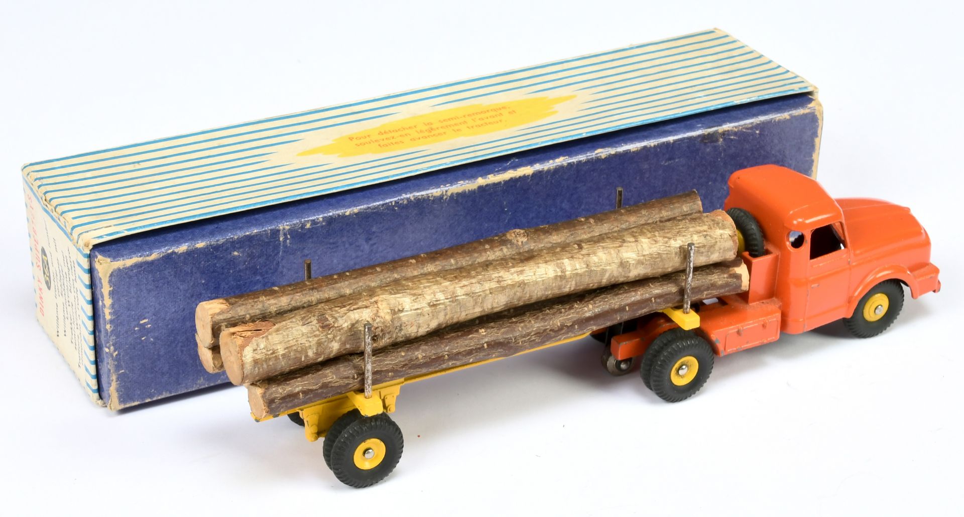 French Dinky Toys 36A Log Carrier - Orange cab with yellow trailer, convex and concave hubs, silv... - Bild 2 aus 2