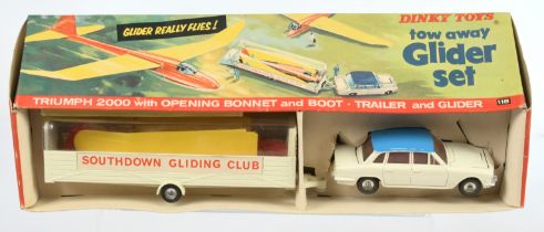 Dinky Toys  118 "Tow Away Glider" Gift Set - ton Include Triumph 2000 Saloon - Off white, mid blu...