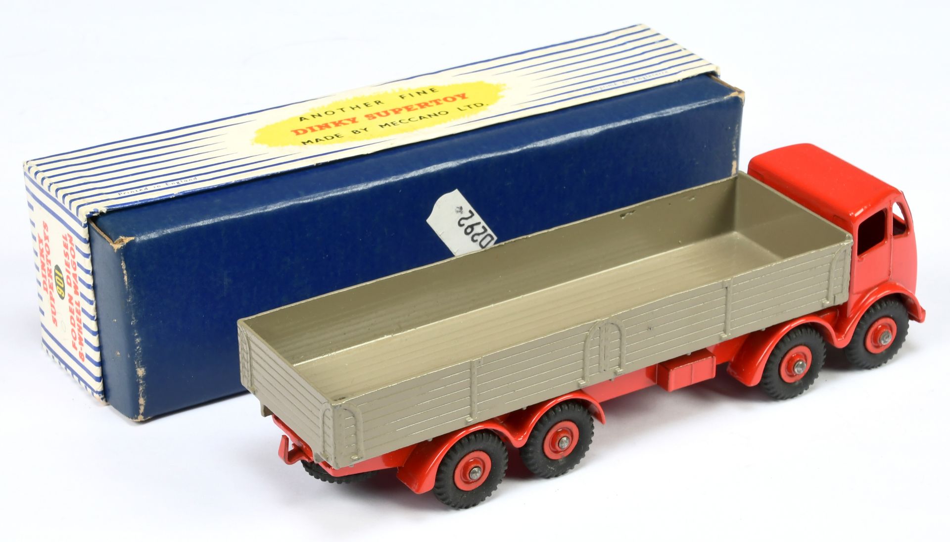 Dinky Toys 901 Foden (Type 2) 8-Wheel Diesel Wagon - Red cab, chassis and supertoy hubs,fawn back... - Bild 2 aus 2