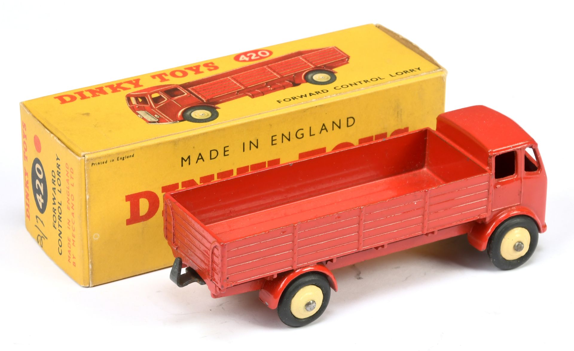 Dinky Toys 420 Forward Control Lorry - Red cab, back and chassis, cream rigid hubs with smooth ty... - Bild 2 aus 2