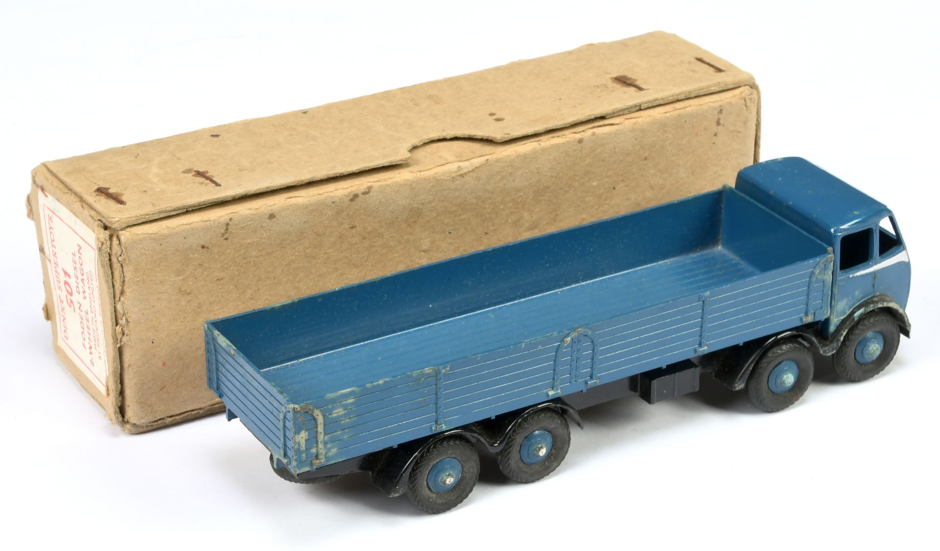 Dinky Toys 501 Foden (type 1) Diesel 8-Wheel Wagon - Blue cab, back and rigid hubs with herringbo... - Bild 2 aus 2
