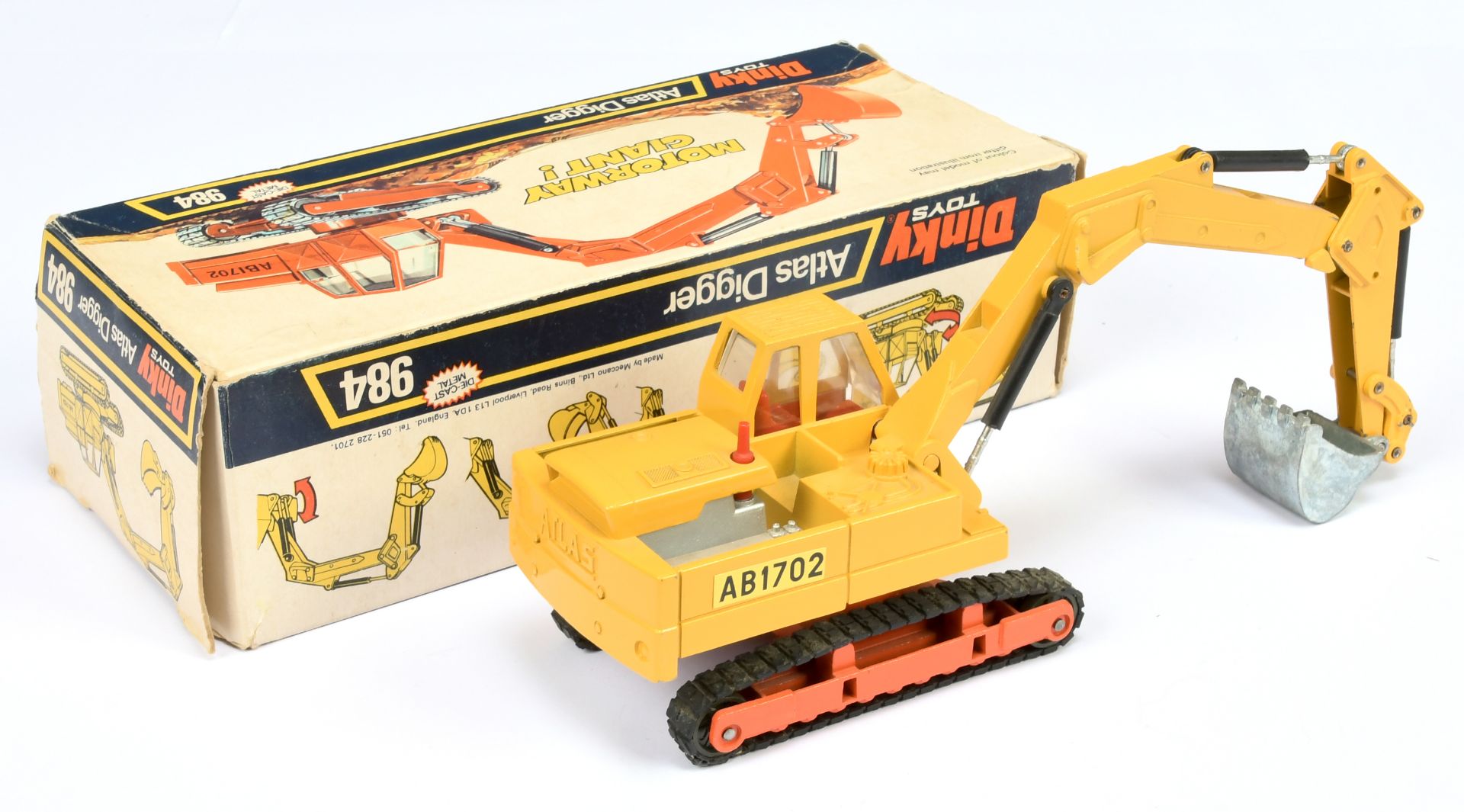 Dinky Toys 984 Atlas Digger - Deep yellow body and jib, orange base, black rollers and rubber tra... - Image 2 of 2