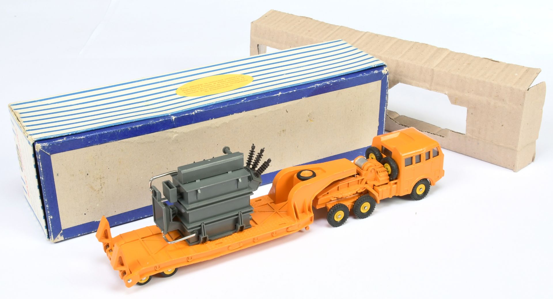 French Dinky Toys 898 Berliet Low Loader with Transformer Load - Orange unit and trailer, yellow ... - Bild 2 aus 2