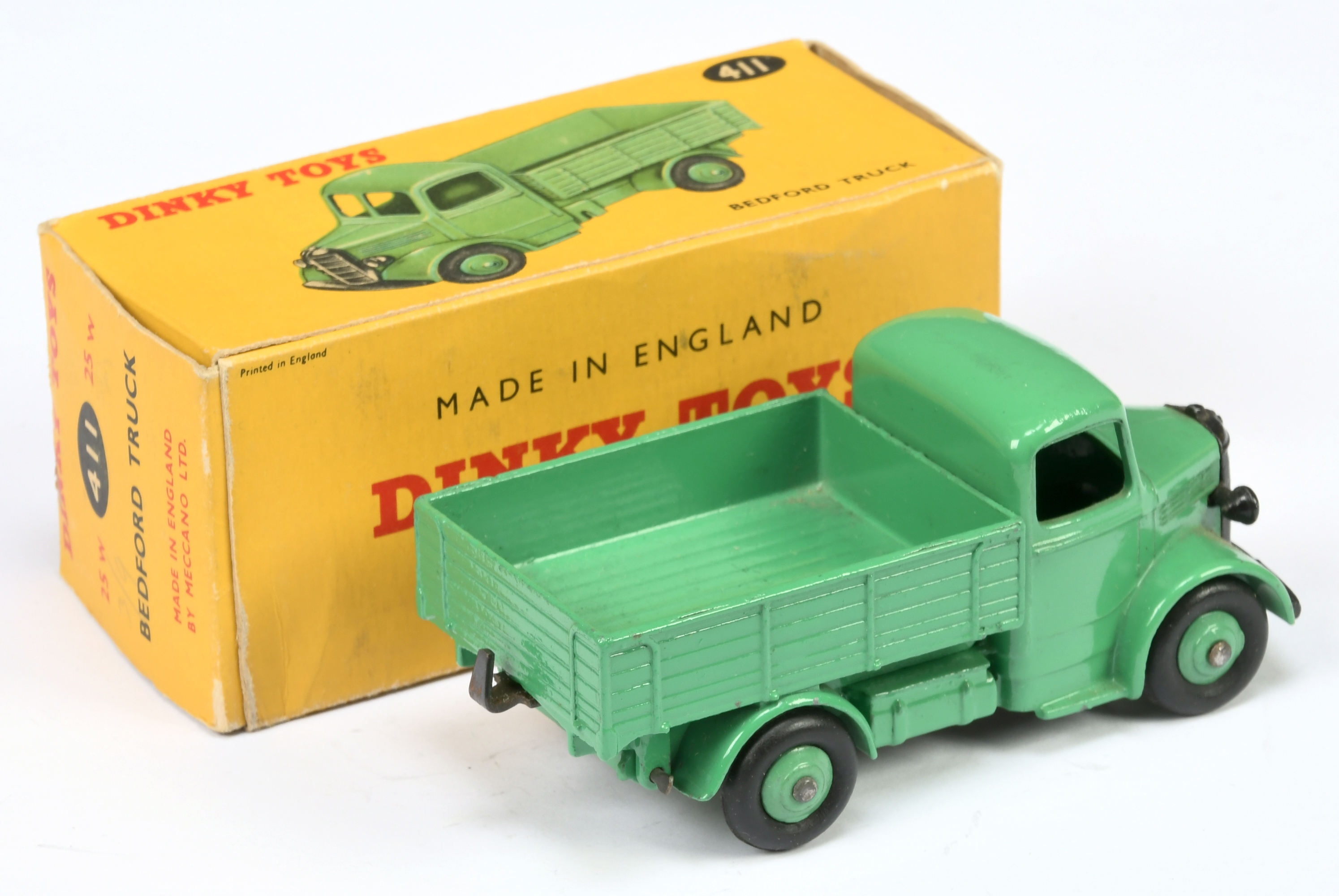 Dinky Toys 411 (25W)  Bedford Open back Truck - Mid-green body, chassis, back and rigid hubs with... - Image 2 of 2