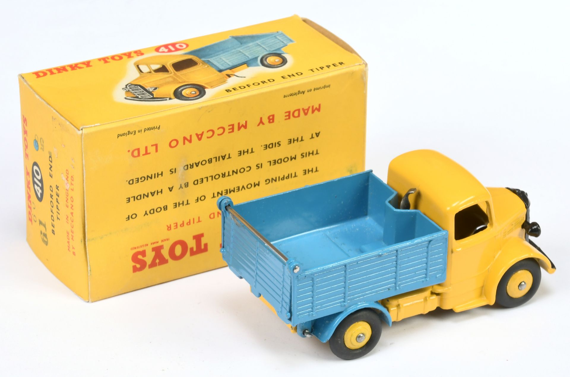 Dinky Toys 410 Bedford End Tipper - yellow cab, chassis and rigid hubs with smooth tyres, mid blu... - Bild 2 aus 2