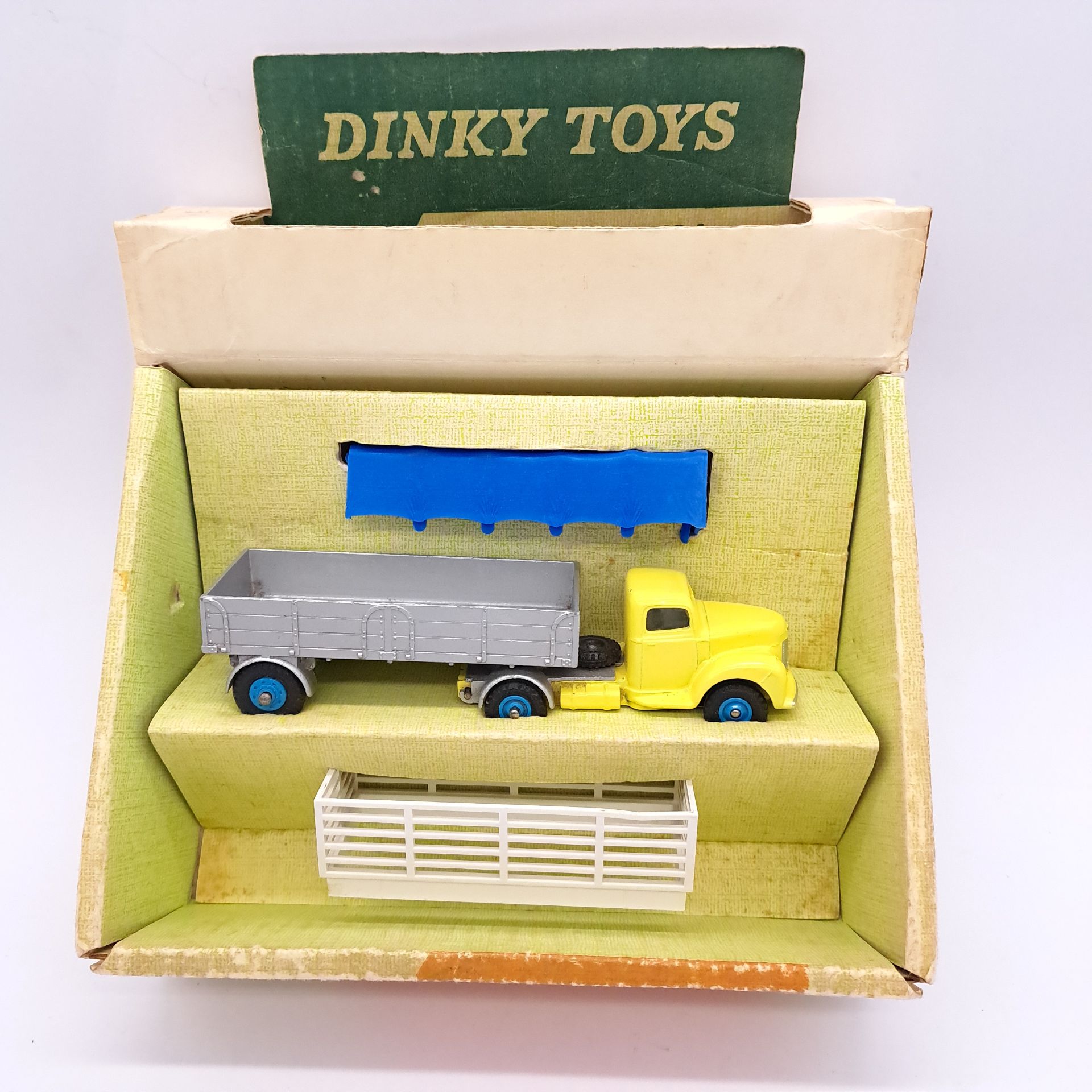 Dinky 424 Commer Articulated Truck Set - Bild 2 aus 9