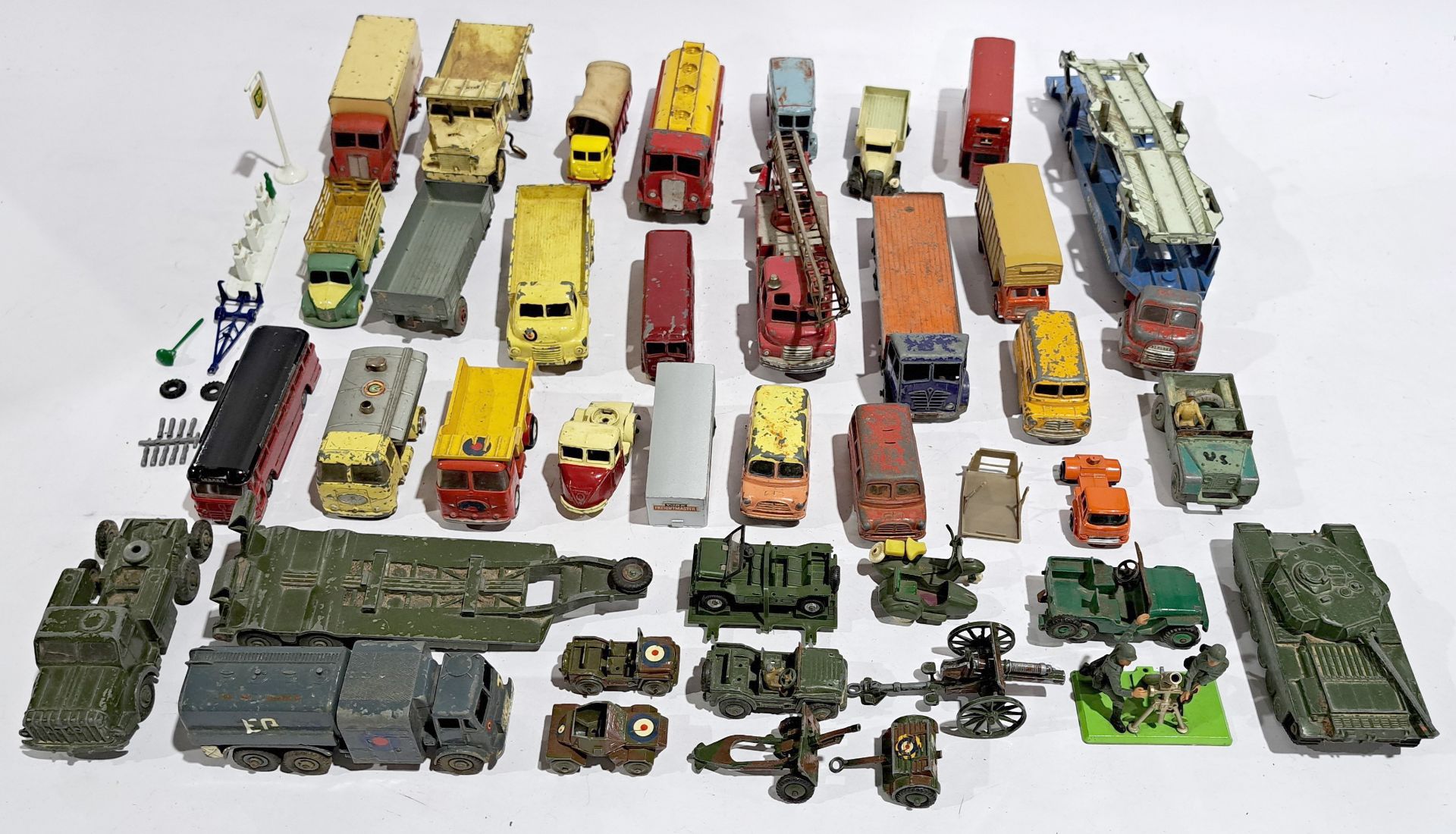 Dinky, Corgi & similar, an unboxed Military, Commercial & similar group