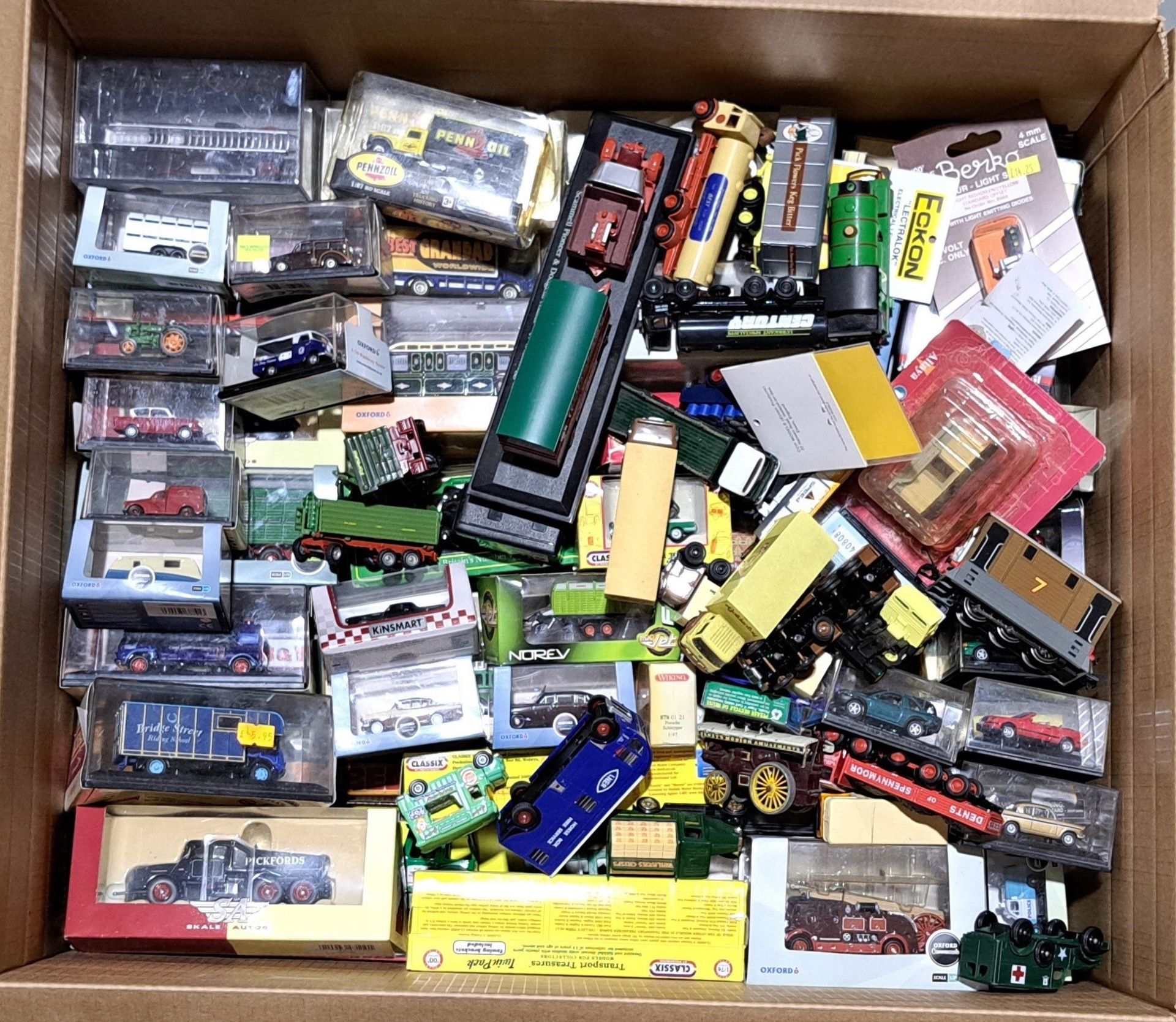 Dinky, Corgi, EFE & similar, car & commercial related, a large boxed & unboxed group - Image 3 of 3