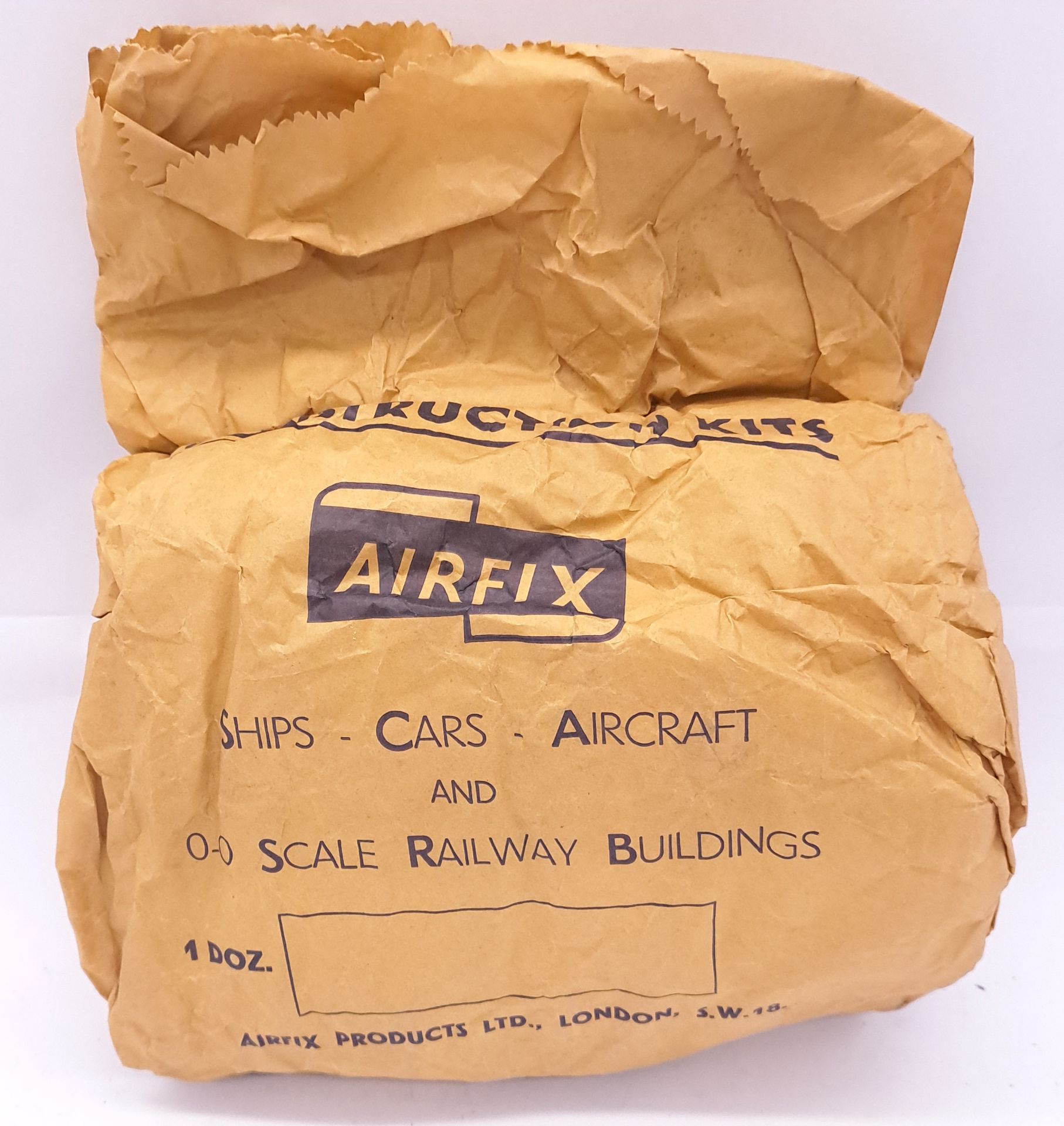 Airfix c1960’s ORIGINAL TRADE BAG complete with Bagged (possibly Type3) “Spitfire” Kits - Image 3 of 7